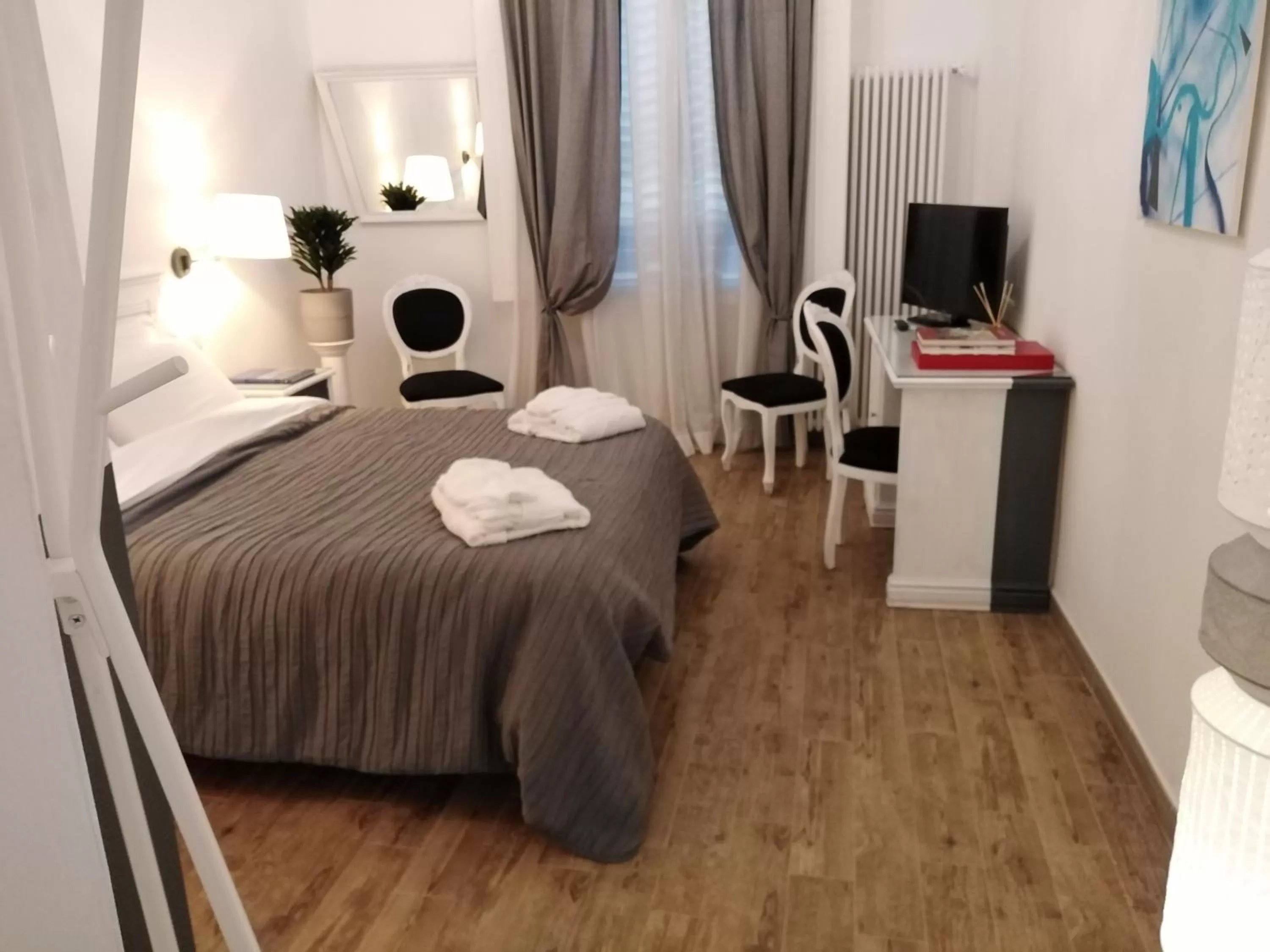 Photo of the whole room, Bed in In San Frediano B&B