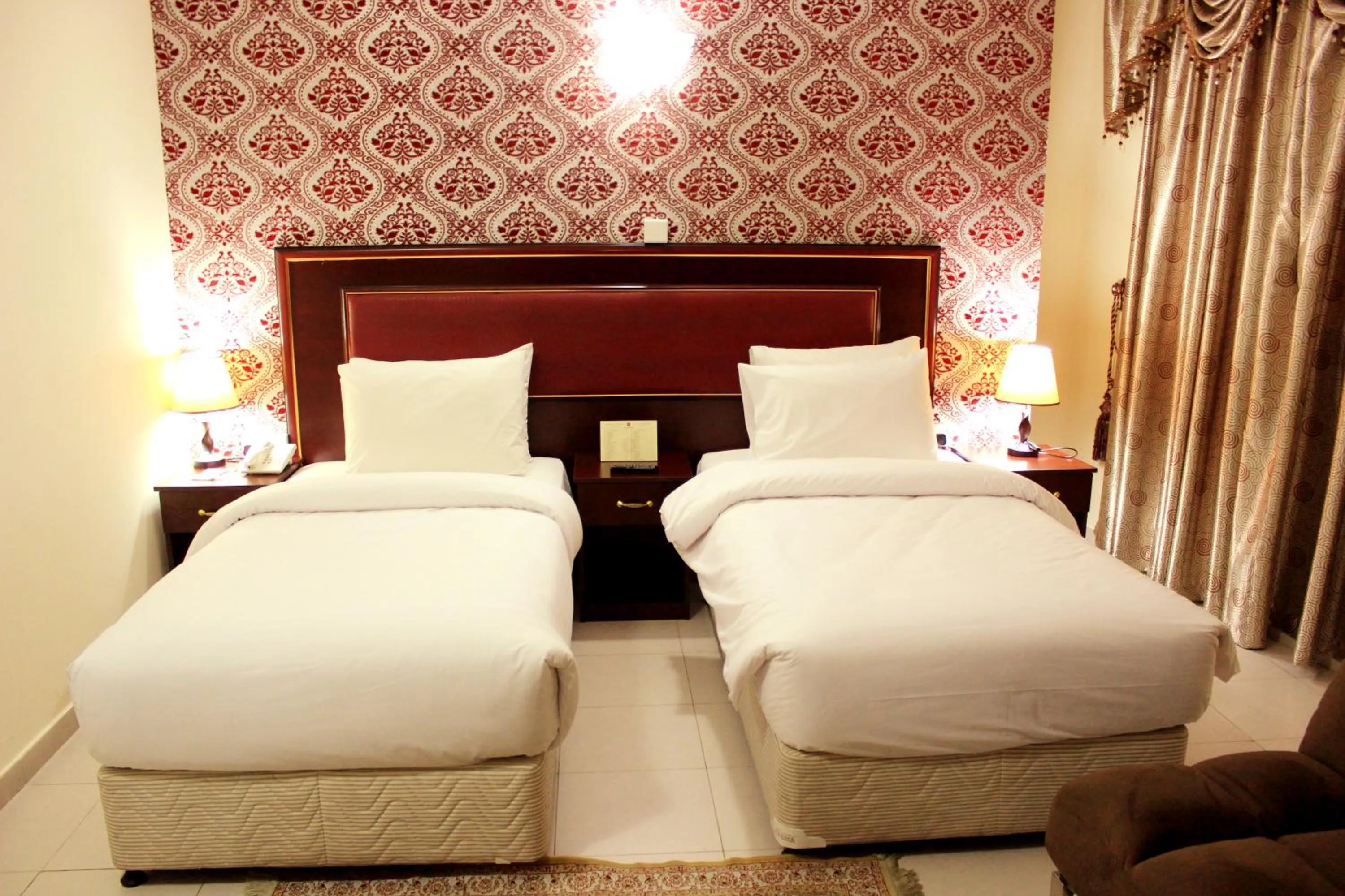 Bedroom, Bed in Montreal Naif Hotel