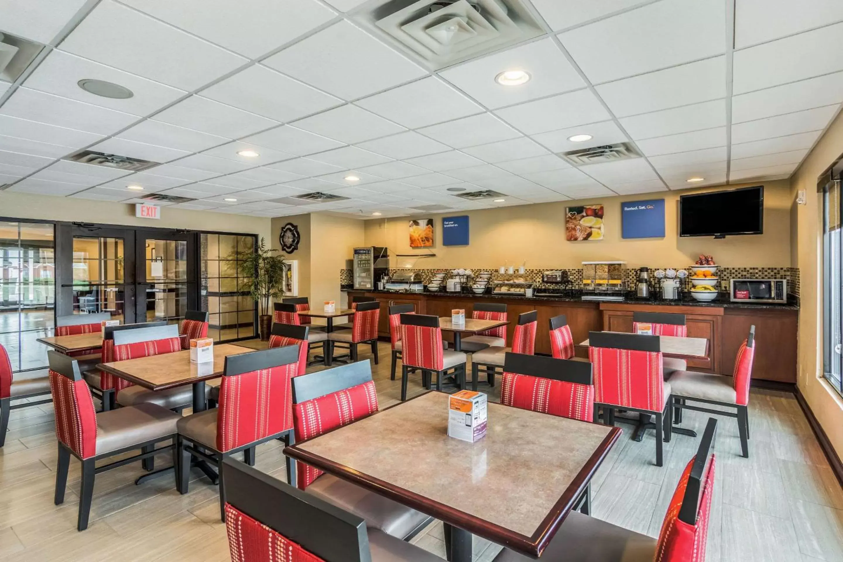 Restaurant/Places to Eat in Comfort Inn & Suites Panama City Mall