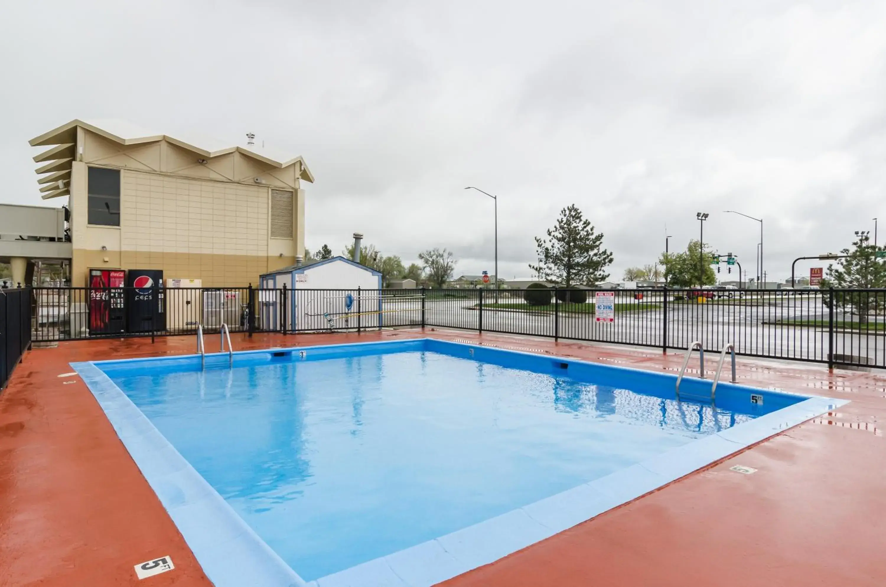 , Swimming Pool in Alamo Inn & Suites