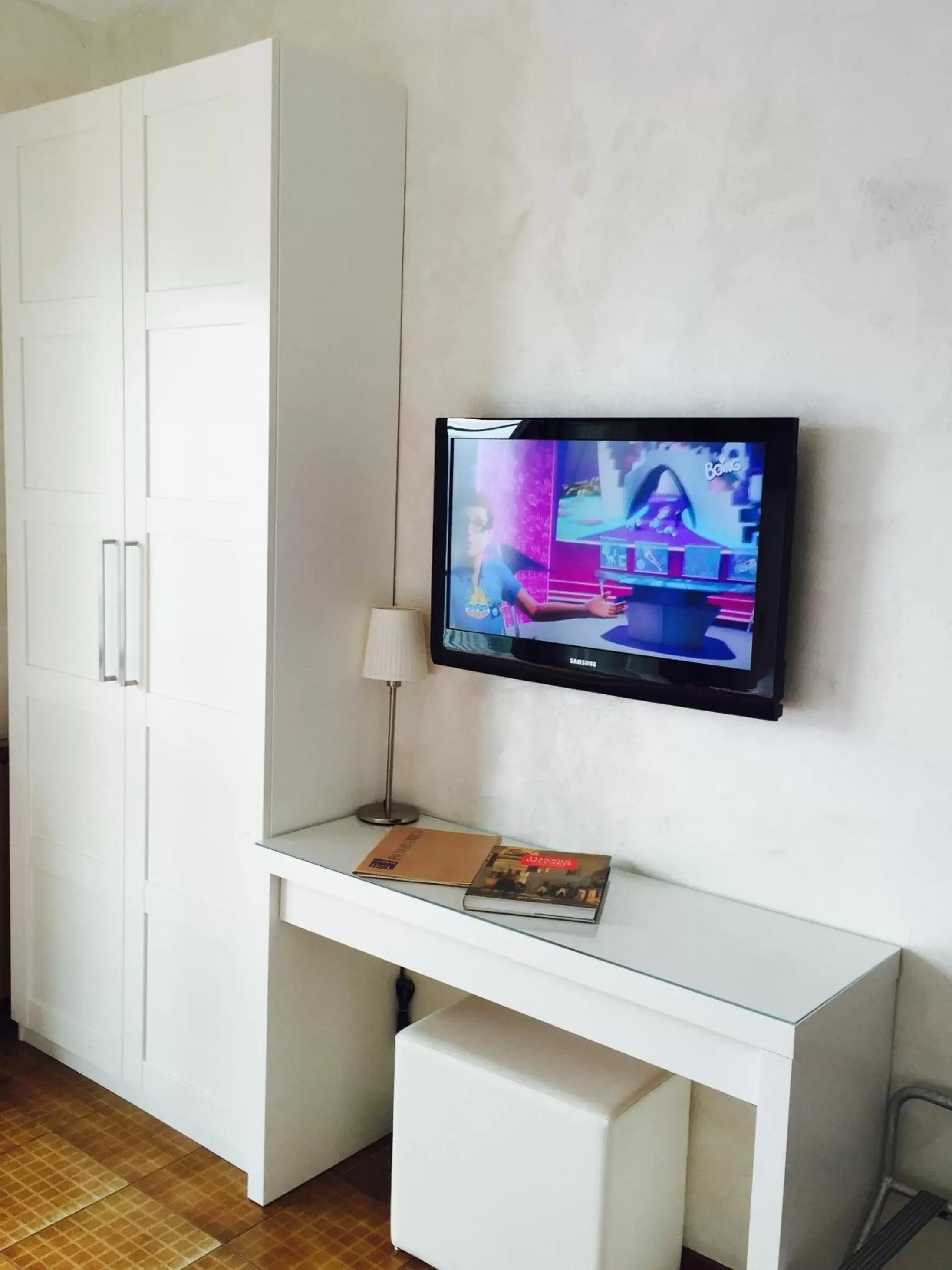 TV and multimedia, TV/Entertainment Center in Esprit D'Hotel Panoramico