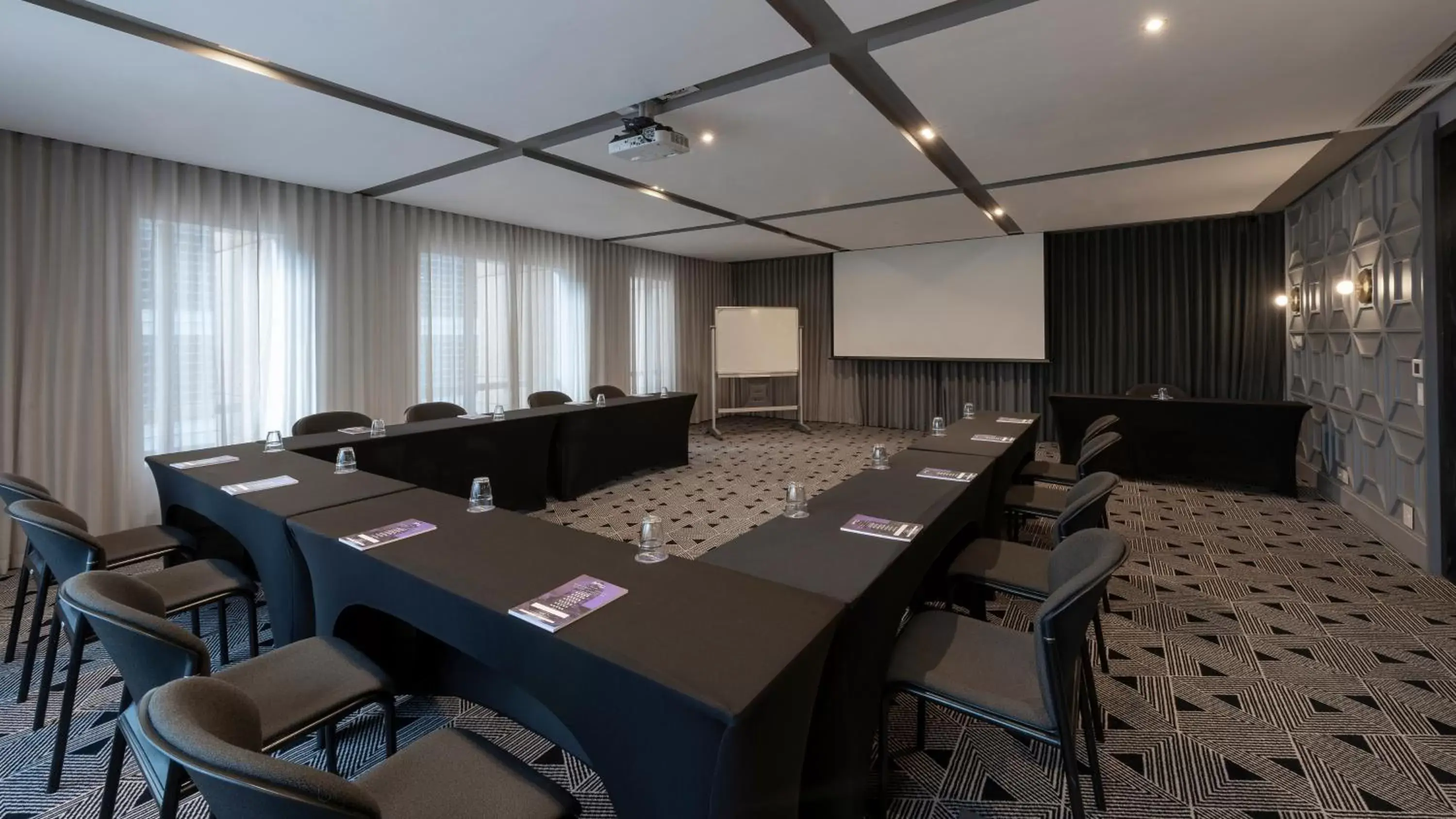 Meeting/conference room in Pullman Cape Town City Centre