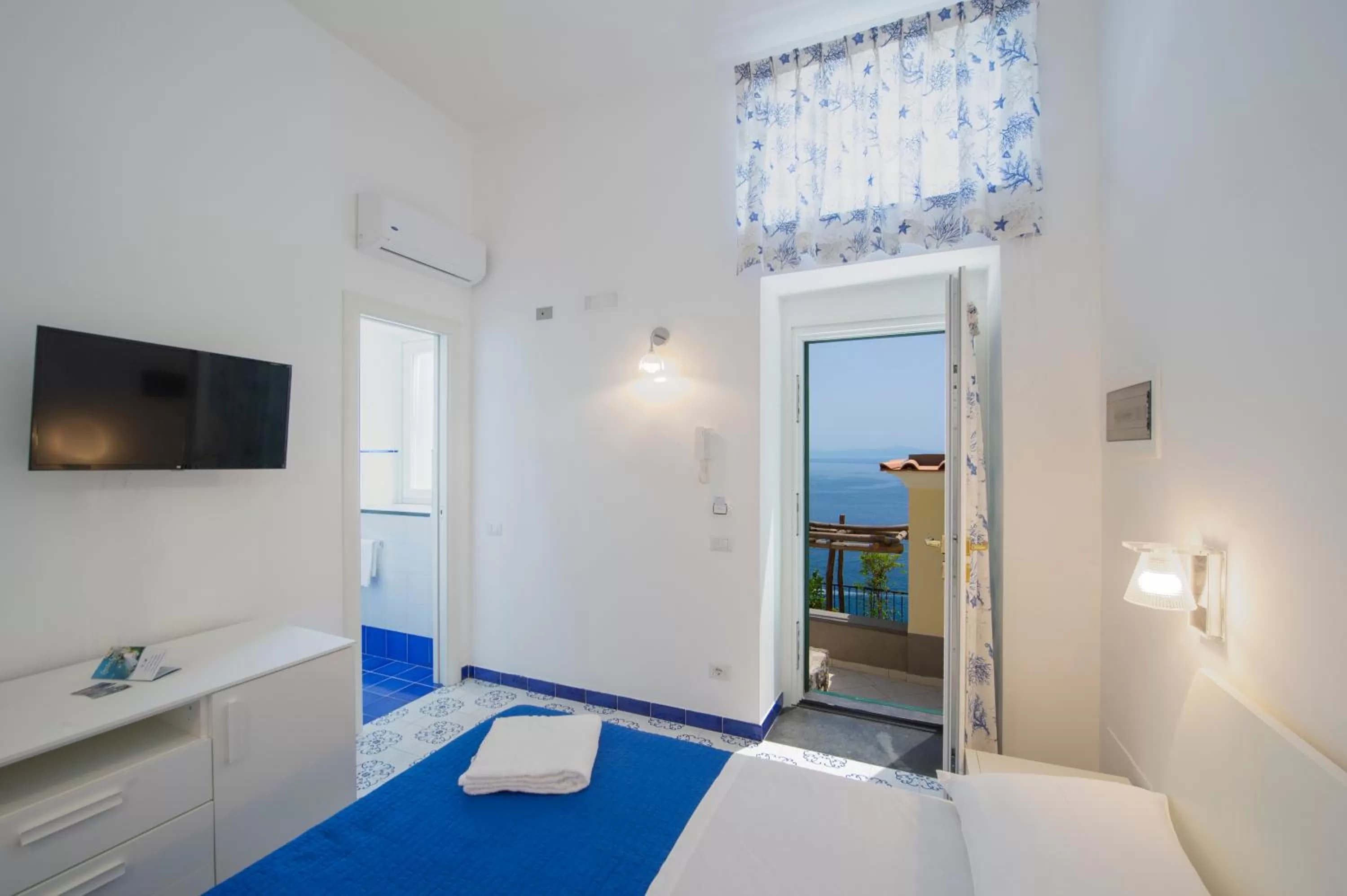 TV and multimedia, TV/Entertainment Center in Villa Foglia Amalfi