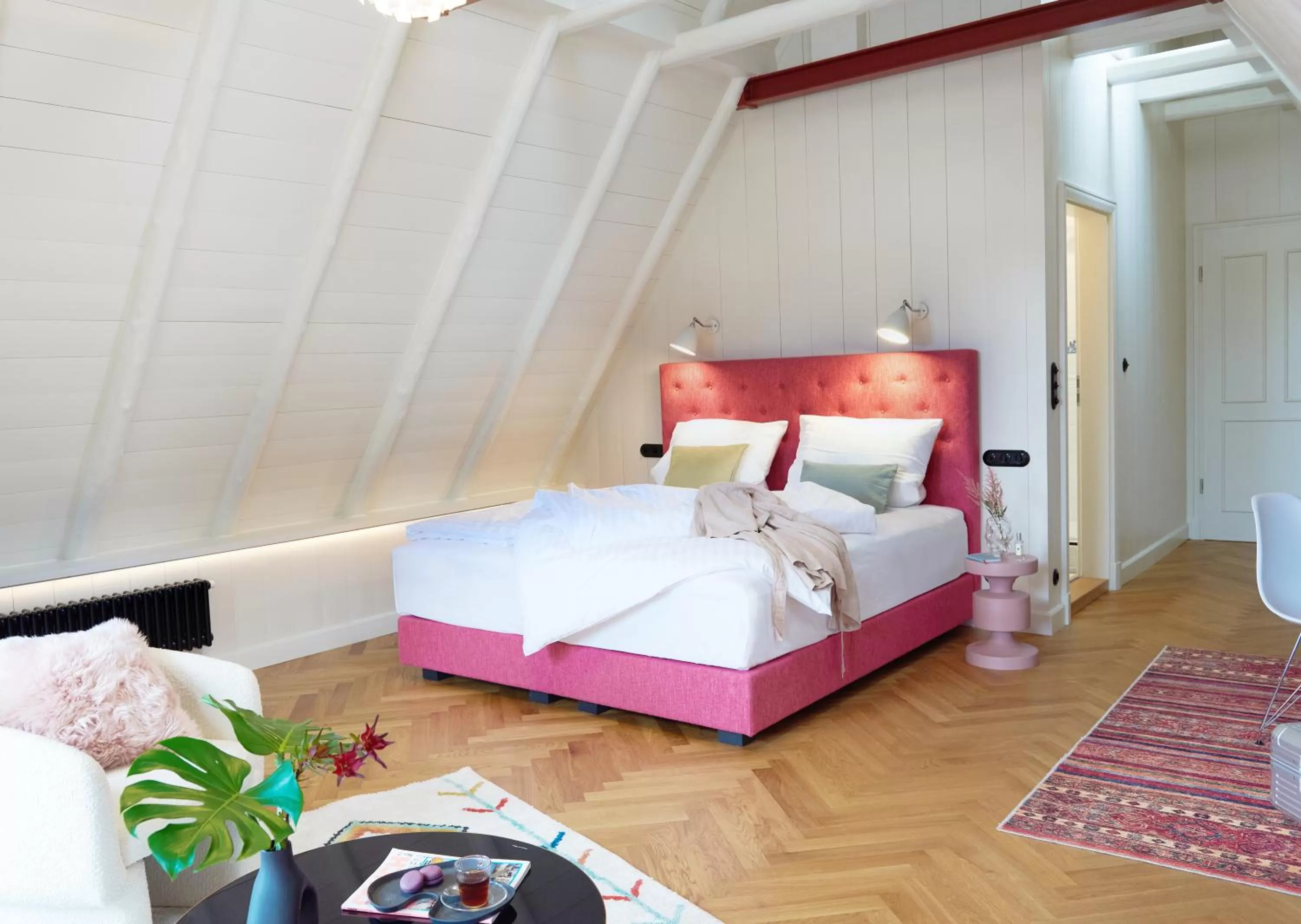 Property building, Bed in Five Rooms