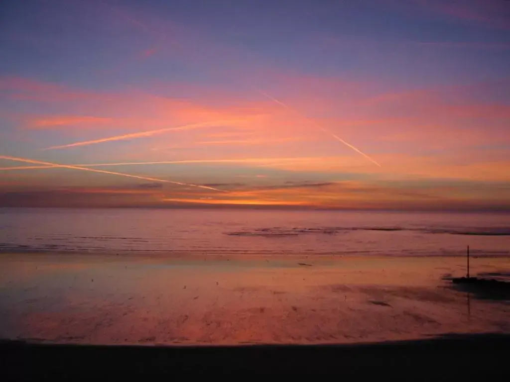 Area and facilities, Sunrise/Sunset in Hôtel Les Coutainvillaises