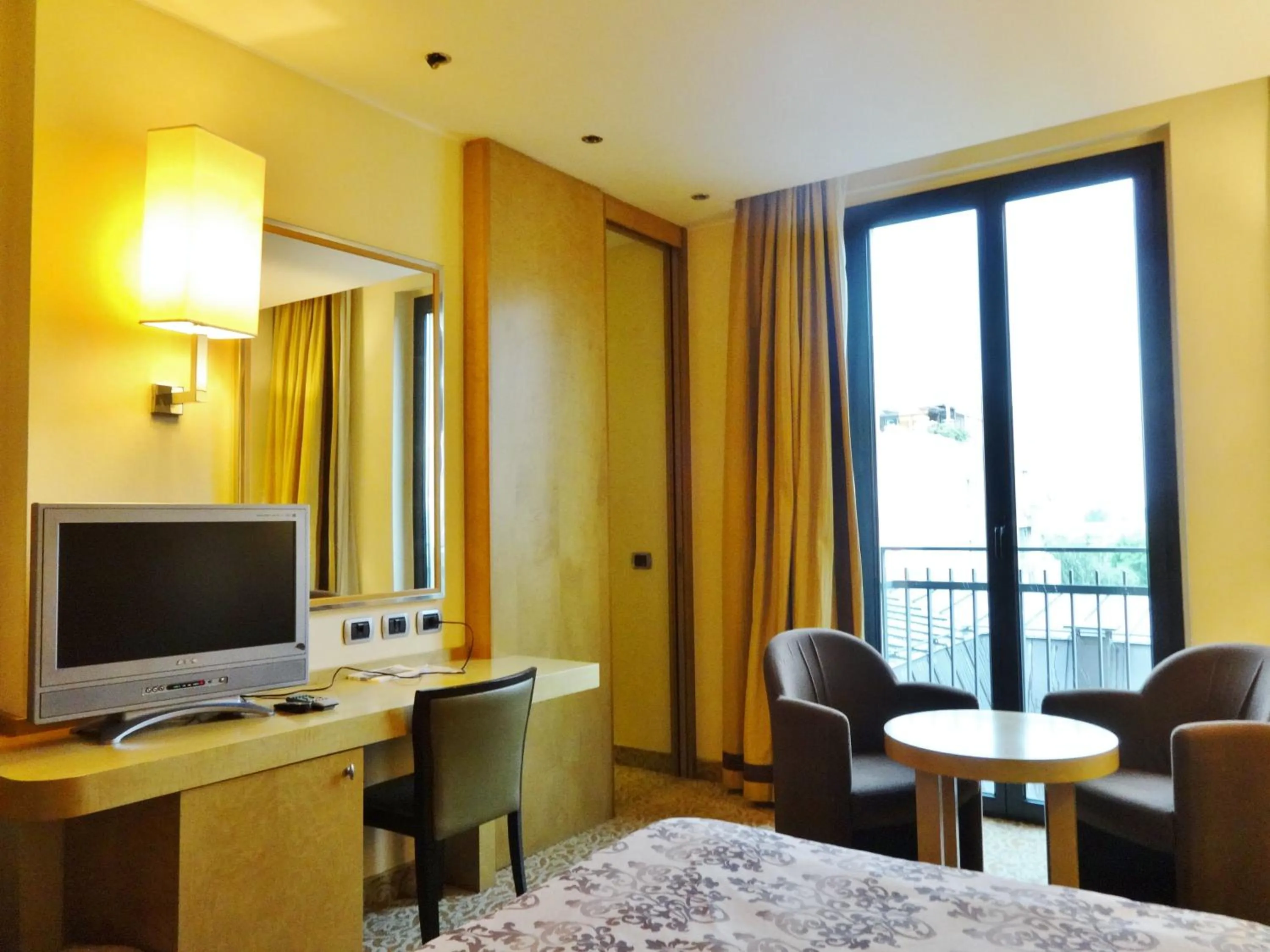 TV and multimedia, Bed in Hotel Tiffany Milano