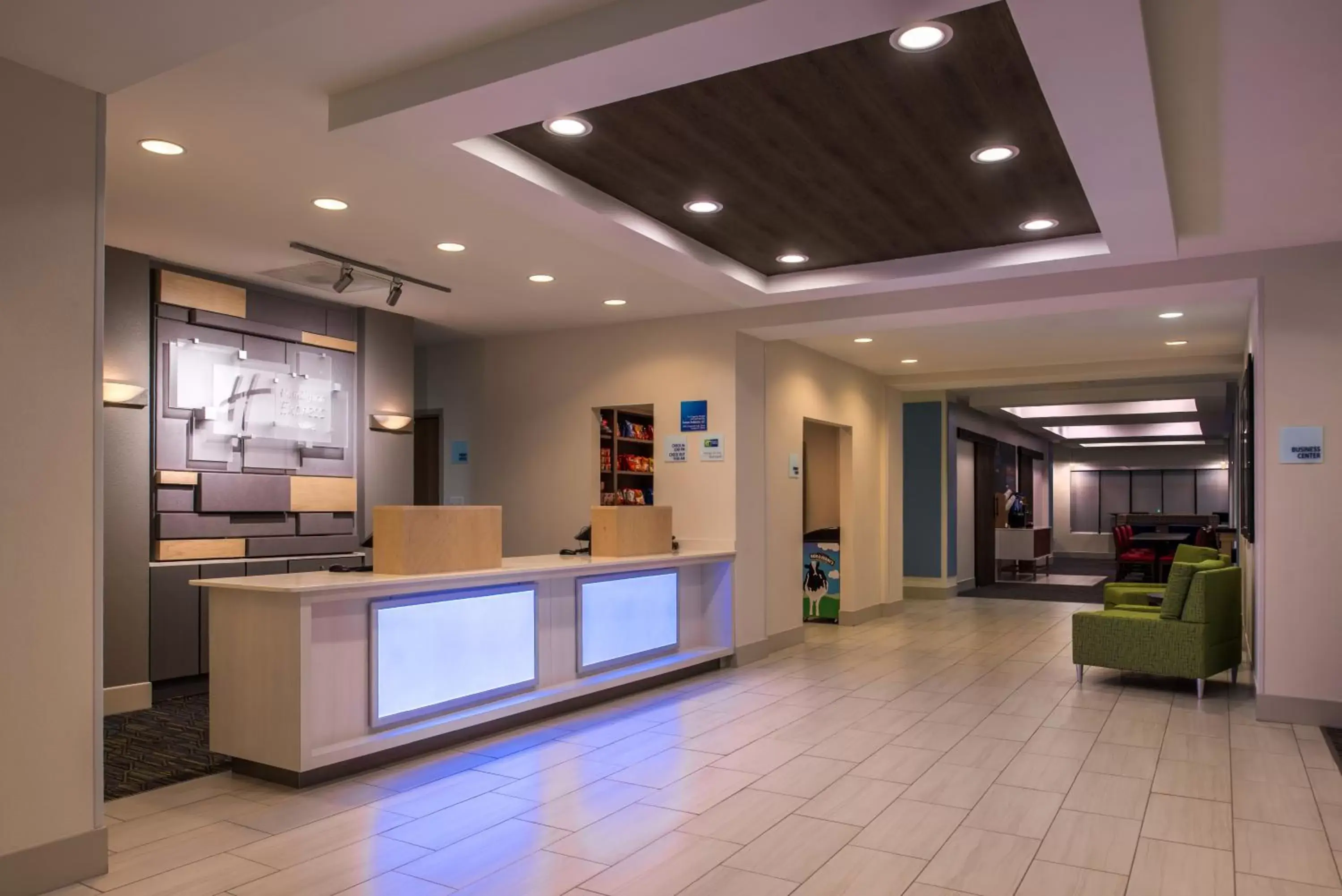 Property building, Lobby/Reception in Holiday Inn Express Hotel & Suites Tampa-Anderson Road-Veterans Exp, an IHG Hotel