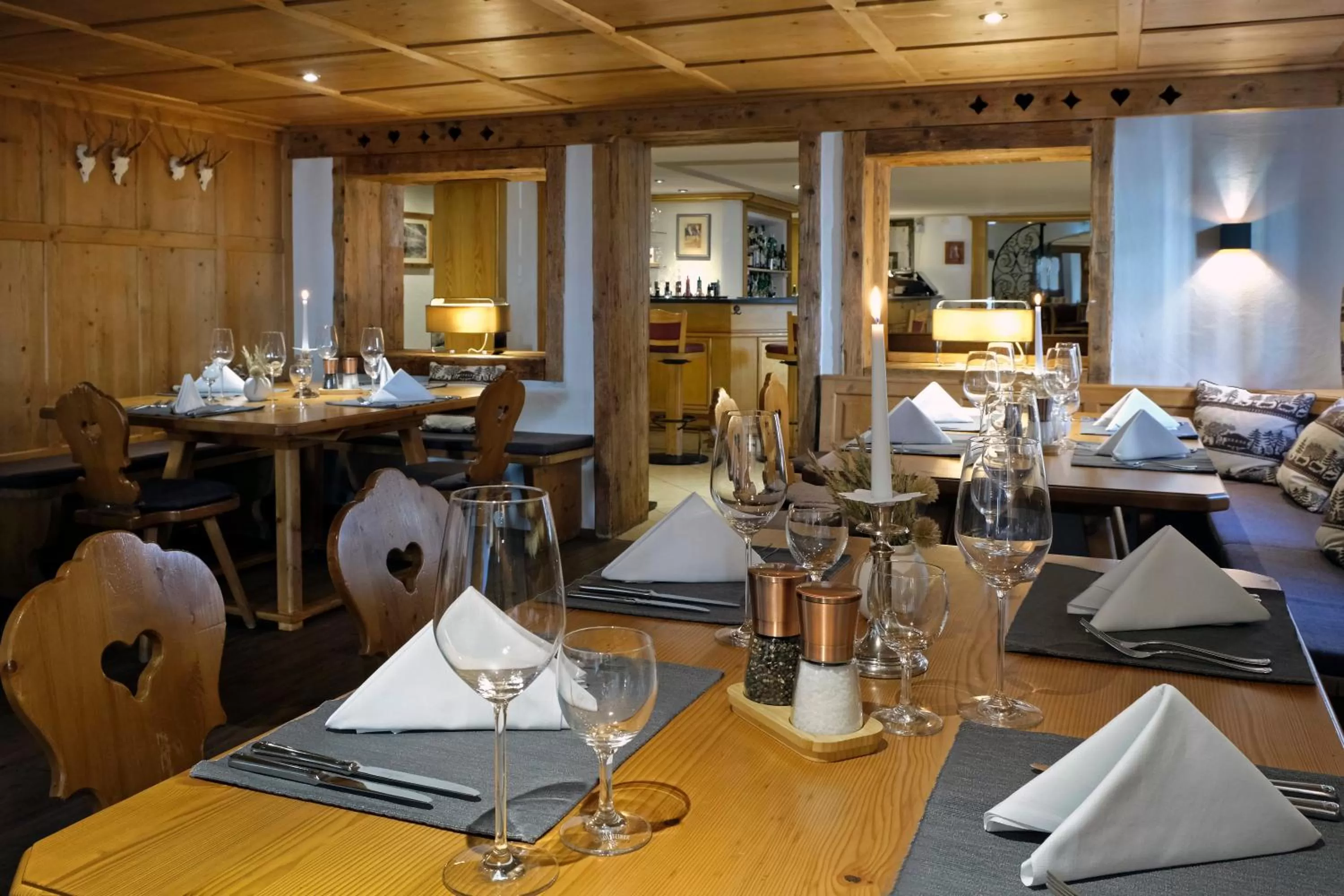 Restaurant/places to eat in Hotel Bayerischer Hof