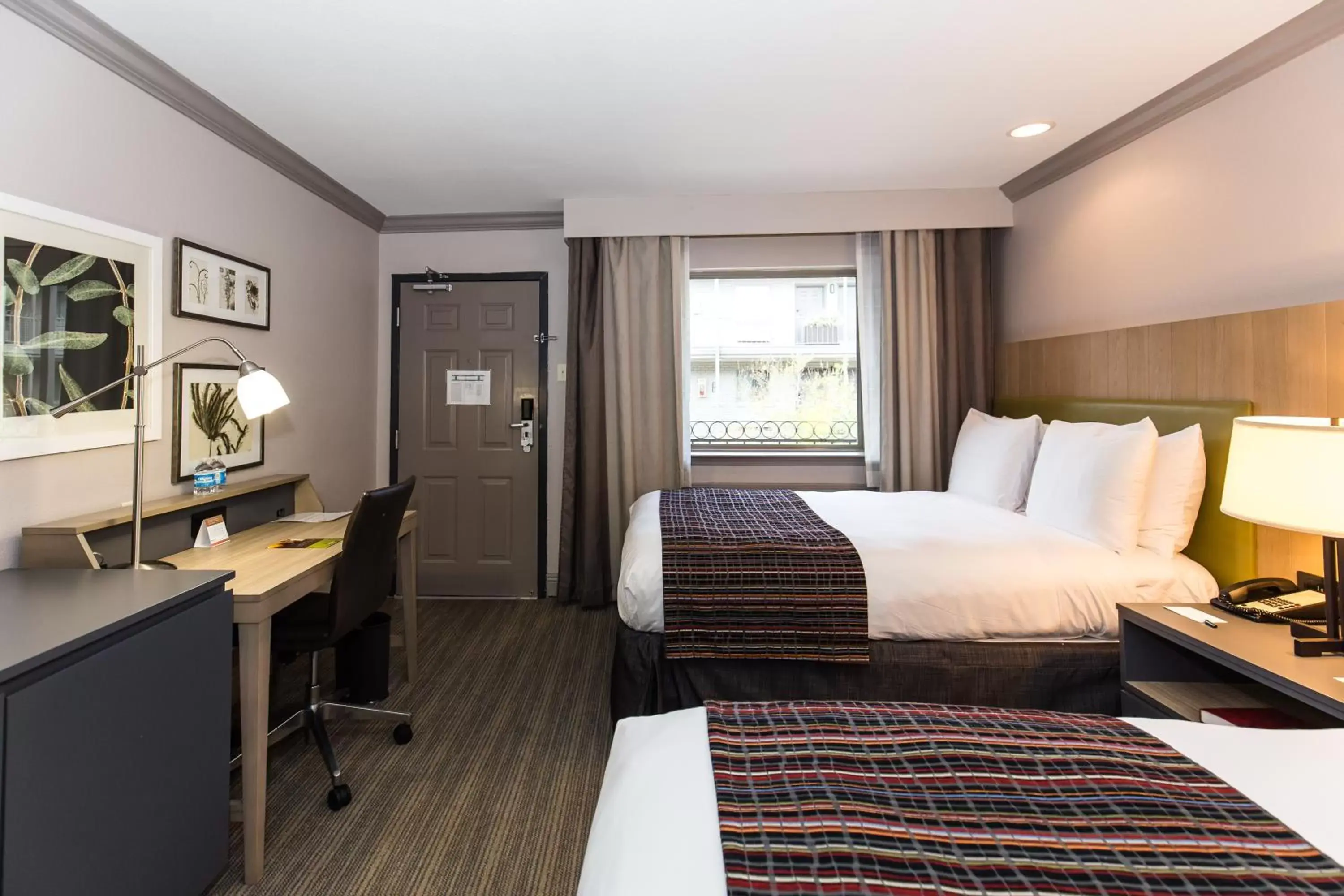 Bed in Country Inn & Suites by Radisson, Metairie (New Orleans), LA