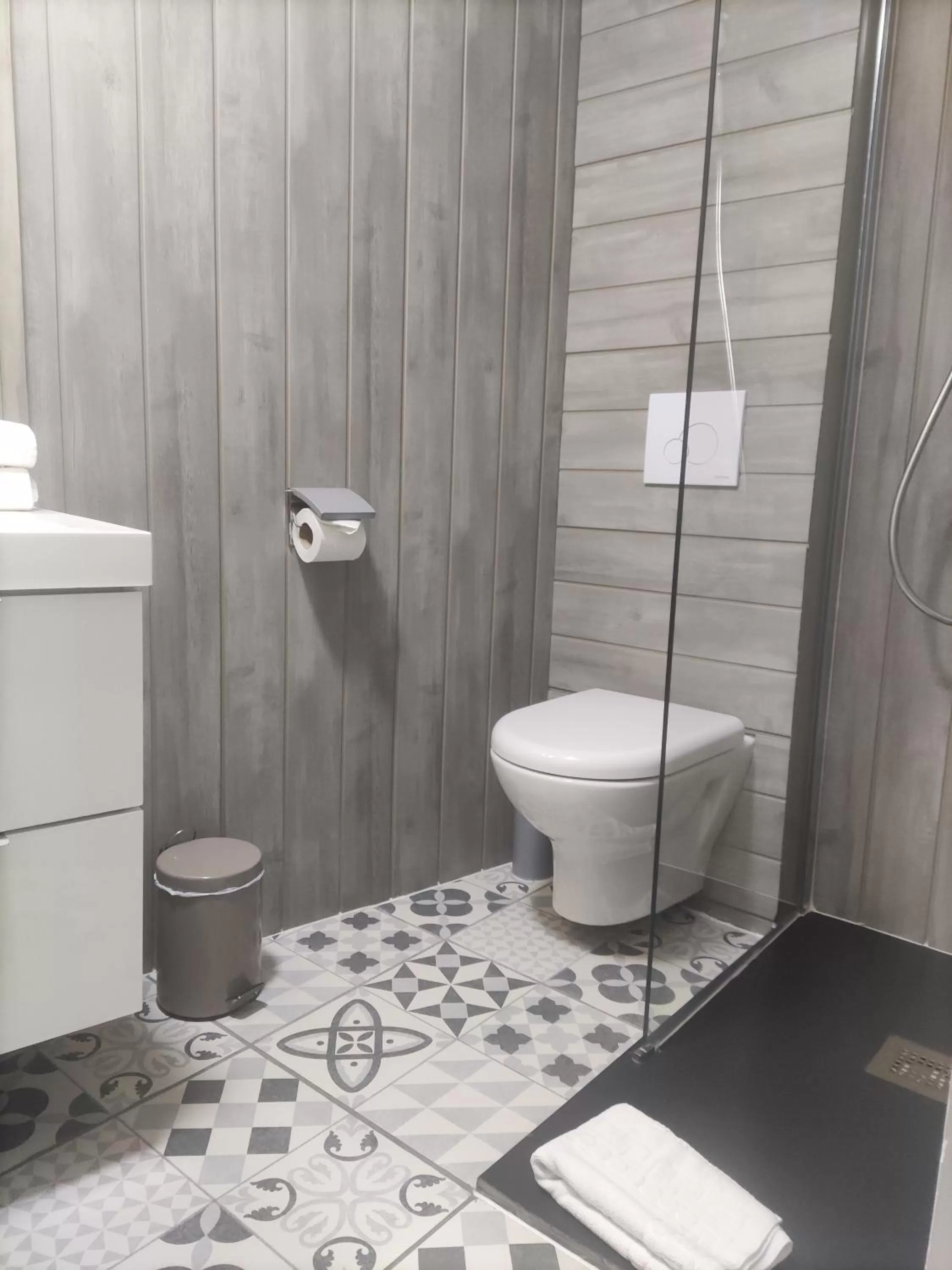 Shower in La Côte de Lumière