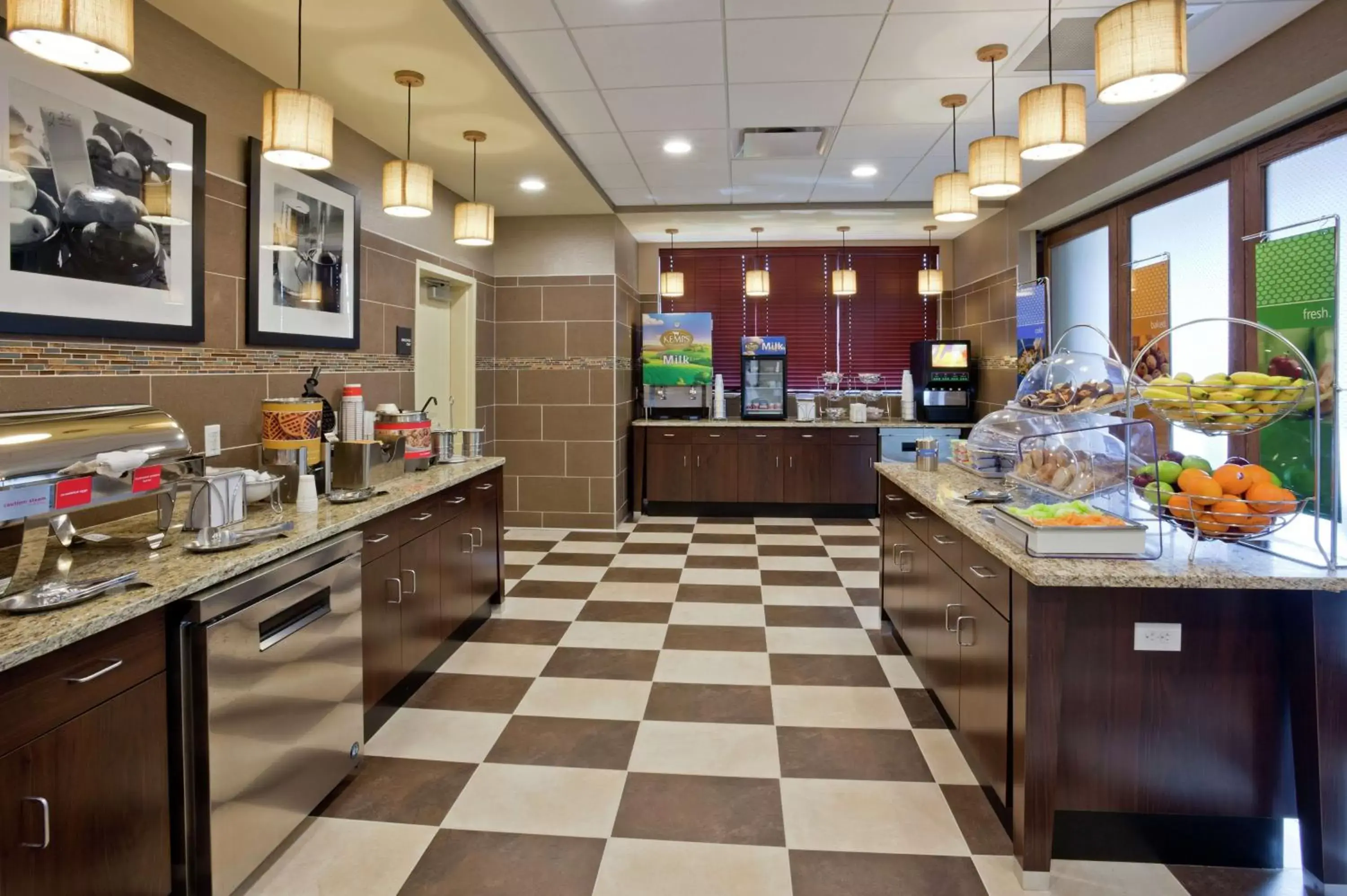 Breakfast, Restaurant/Places to Eat in Hampton Inn & Suites Minneapolis West/ Minnetonka