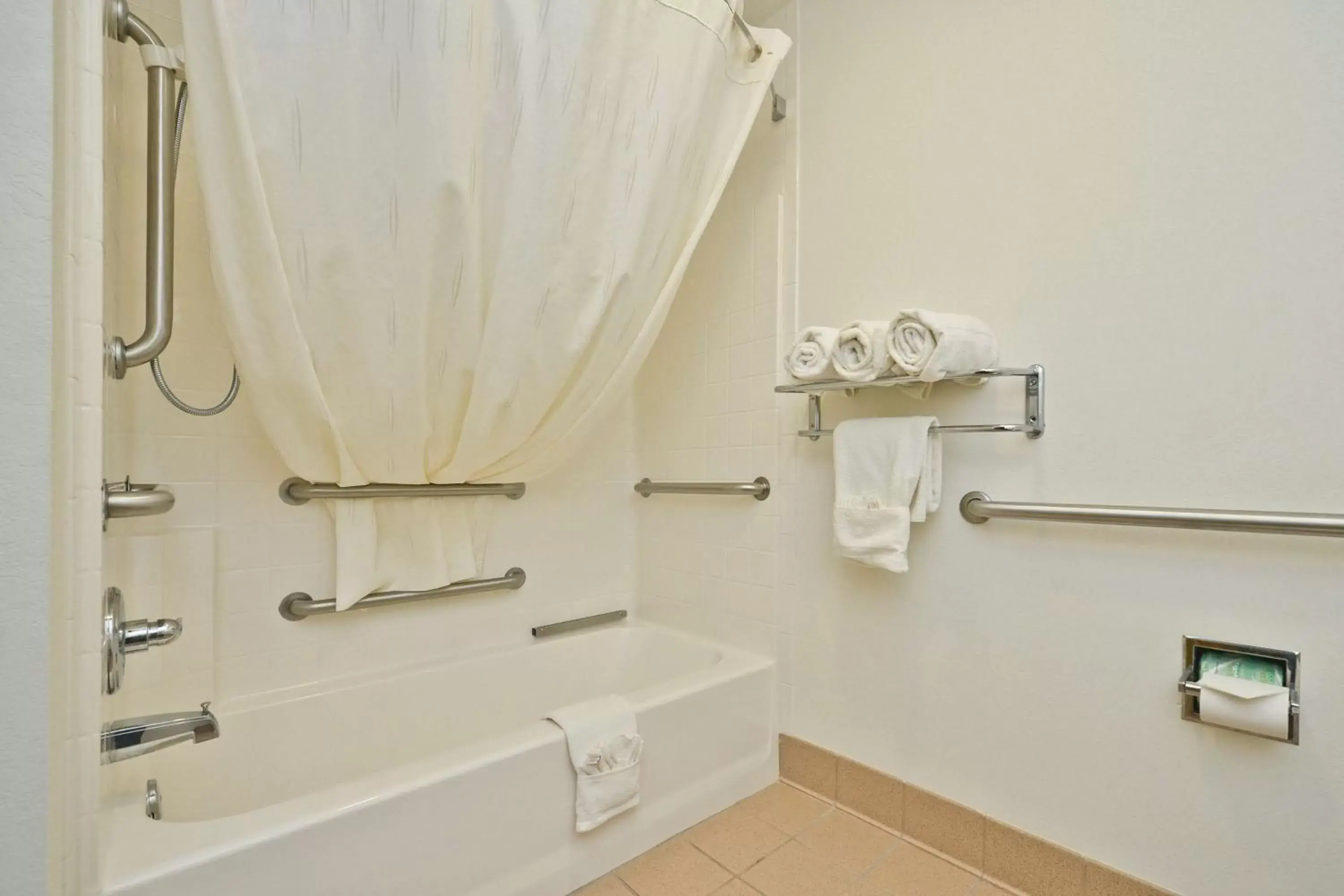 Bathroom in Best Western Limestone Inn and Suites