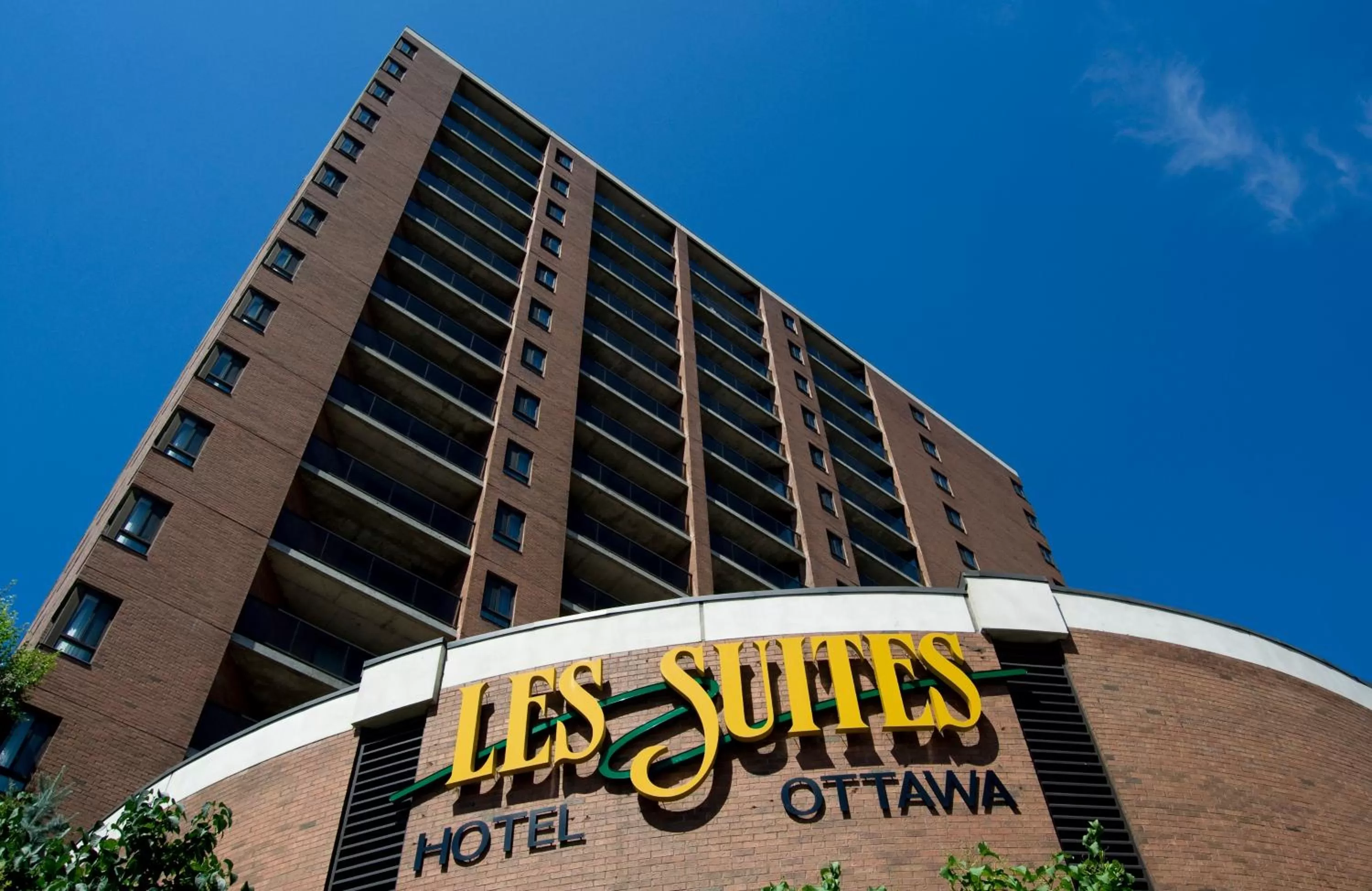 Property building in Les Suites Hotel Ottawa