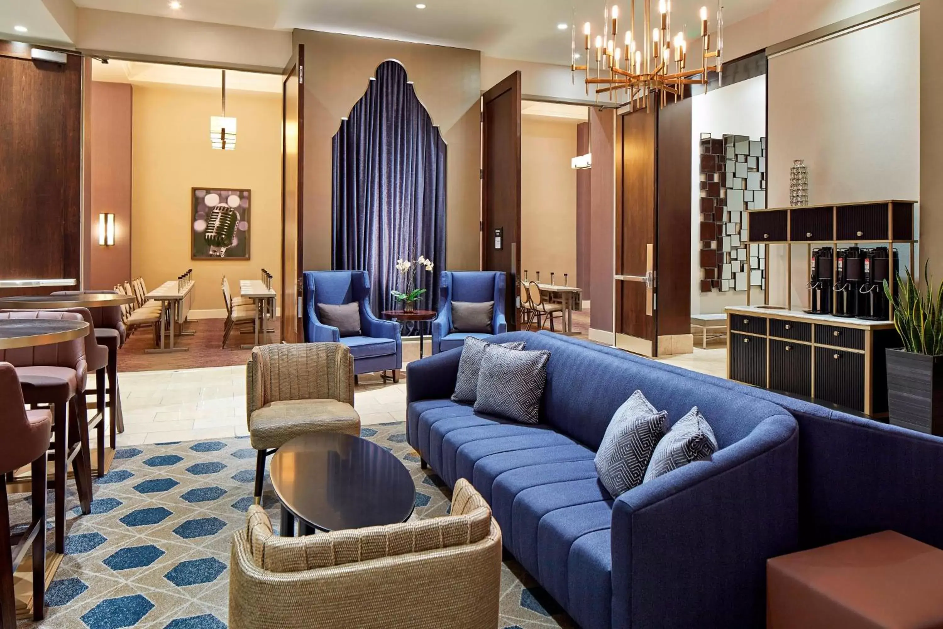 Lounge or bar, Seating Area in Hotel Adagio, Autograph Collection