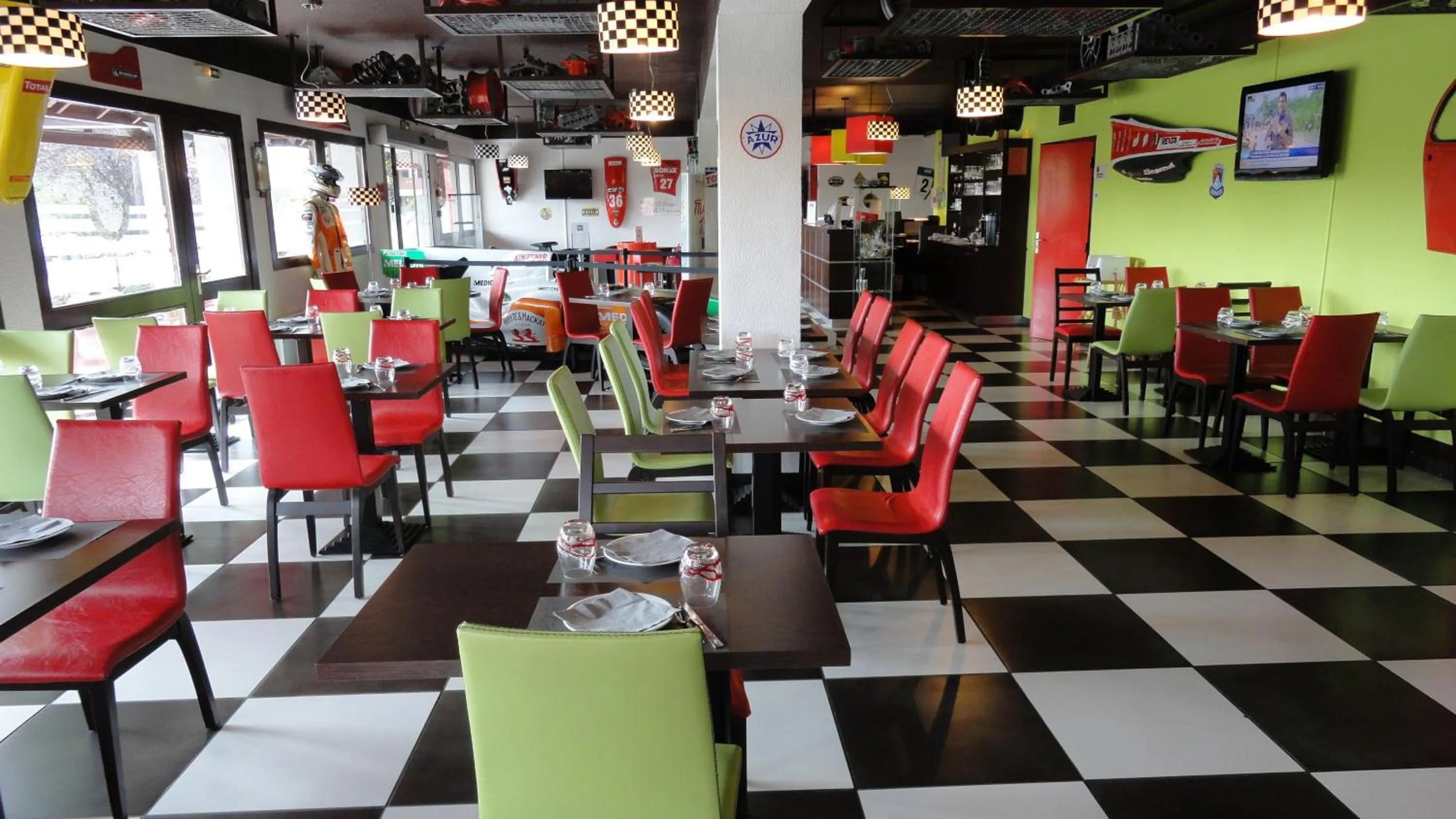 Restaurant/places to eat in Enzo Hotels Vierzon by Kyriad Direct