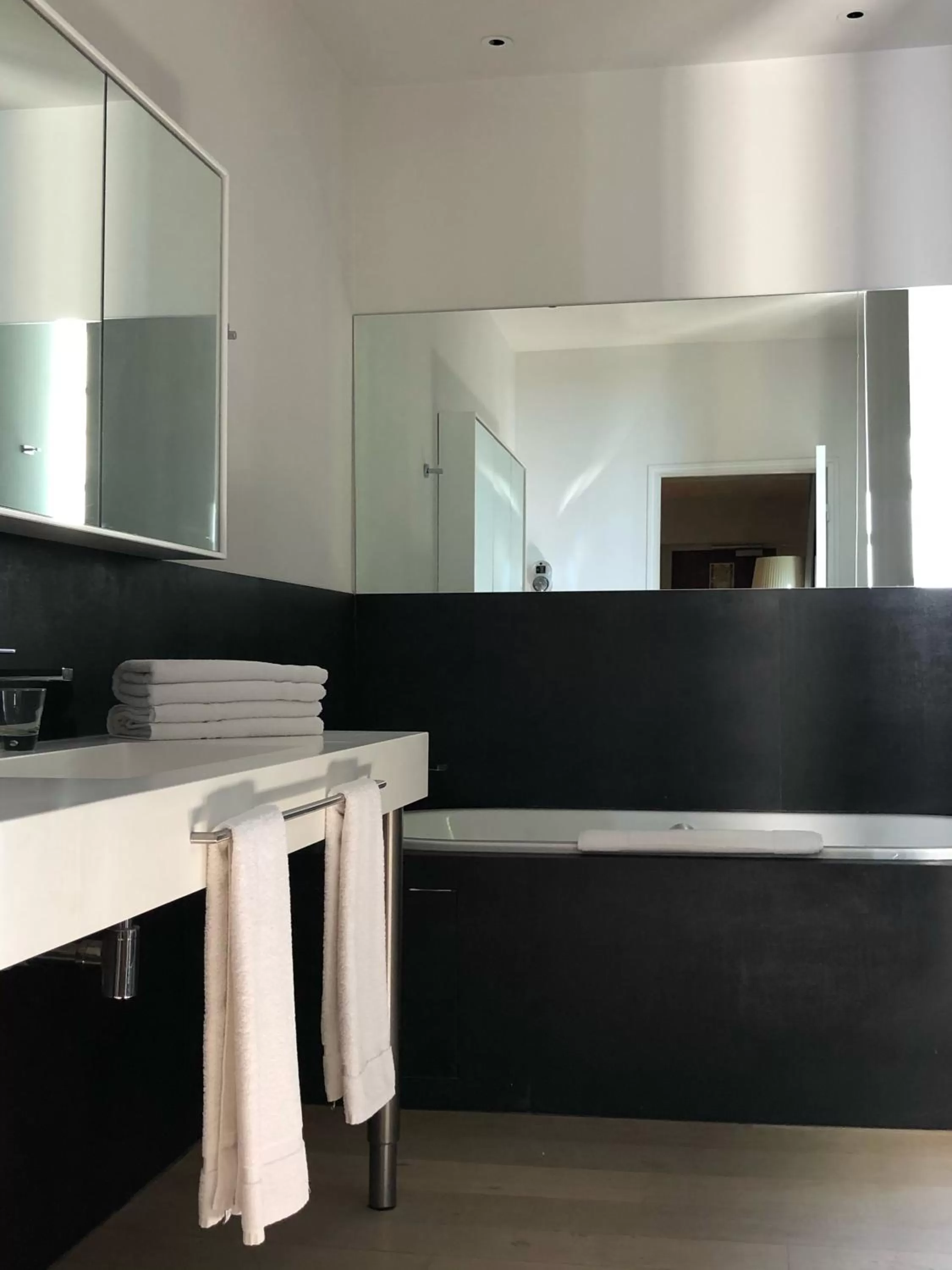 Bathroom in Le Pré du Moulin - Maison Alonso - Hôtel & Restaurant