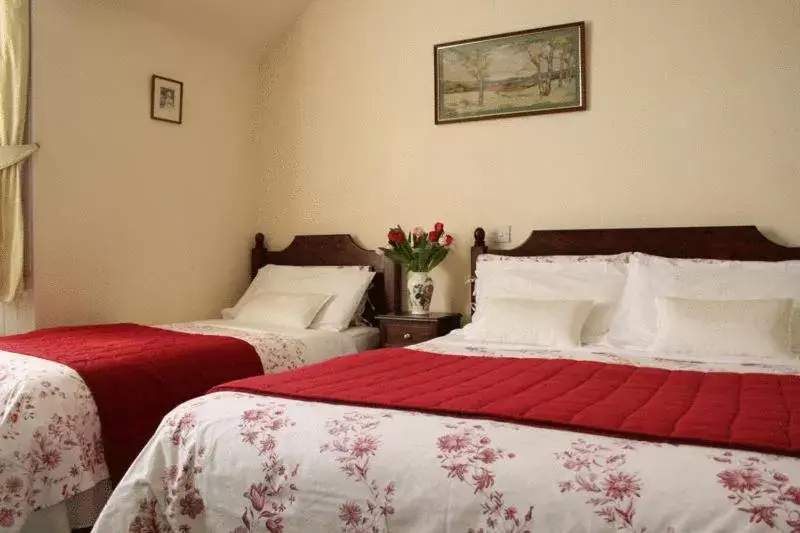 Bedroom, Bed in Dunallan Guest House