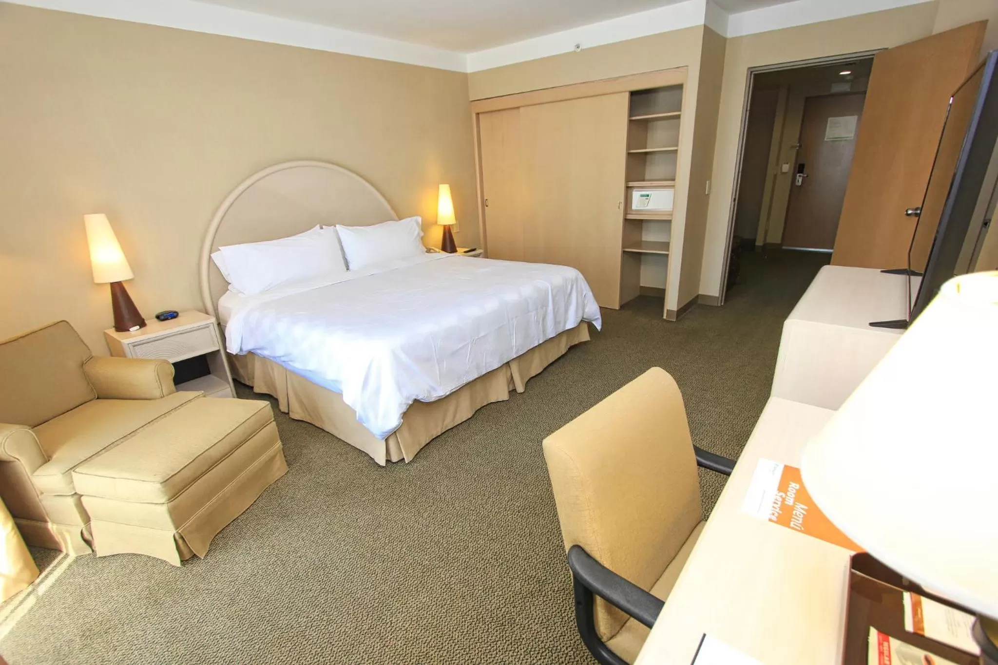 Photo of the whole room, Bed in Holiday Inn Leon-Convention Center by IHG