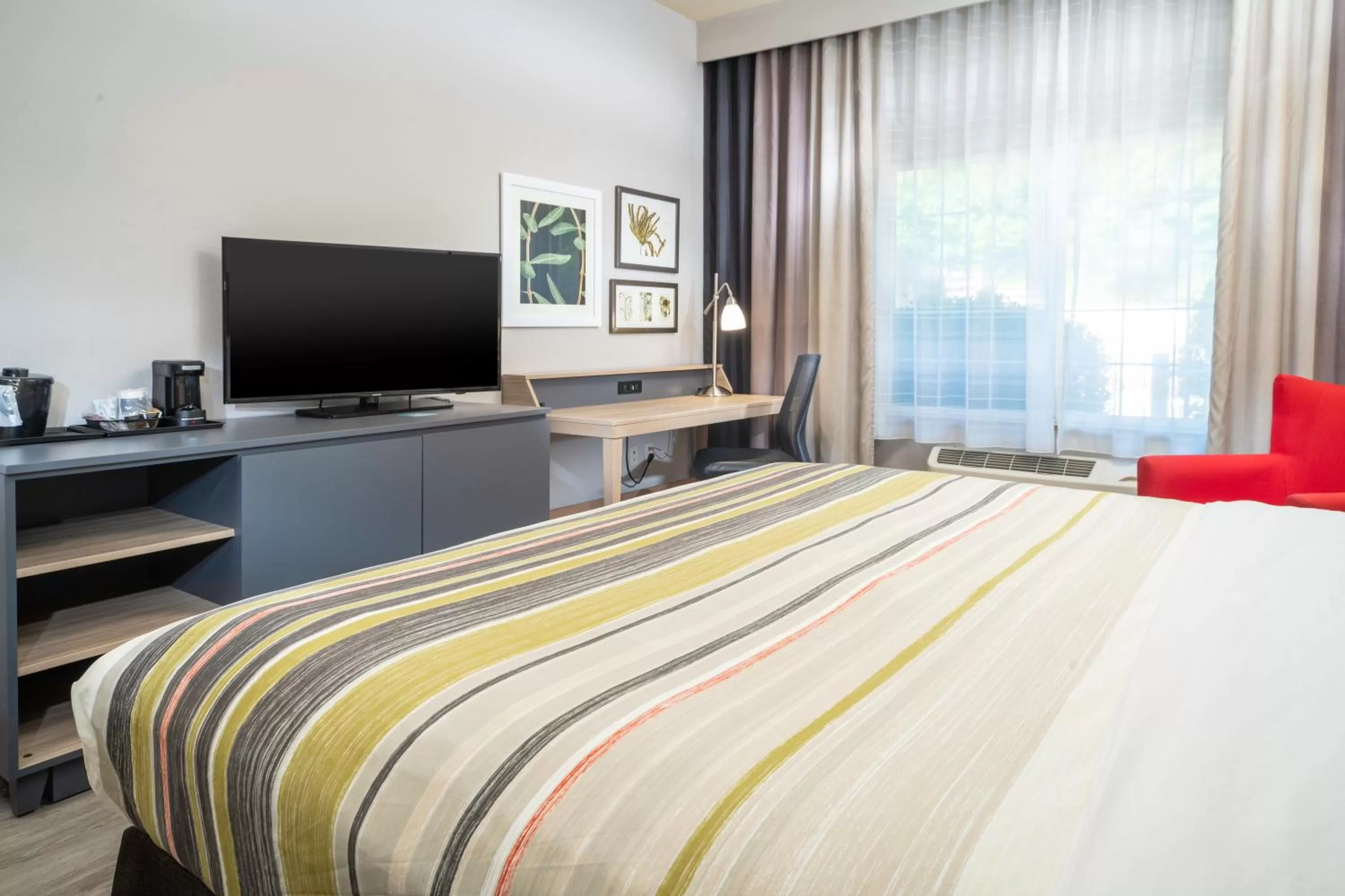 Bedroom, Bed in Country Inn & Suites by Radisson, Rocky Mount, NC