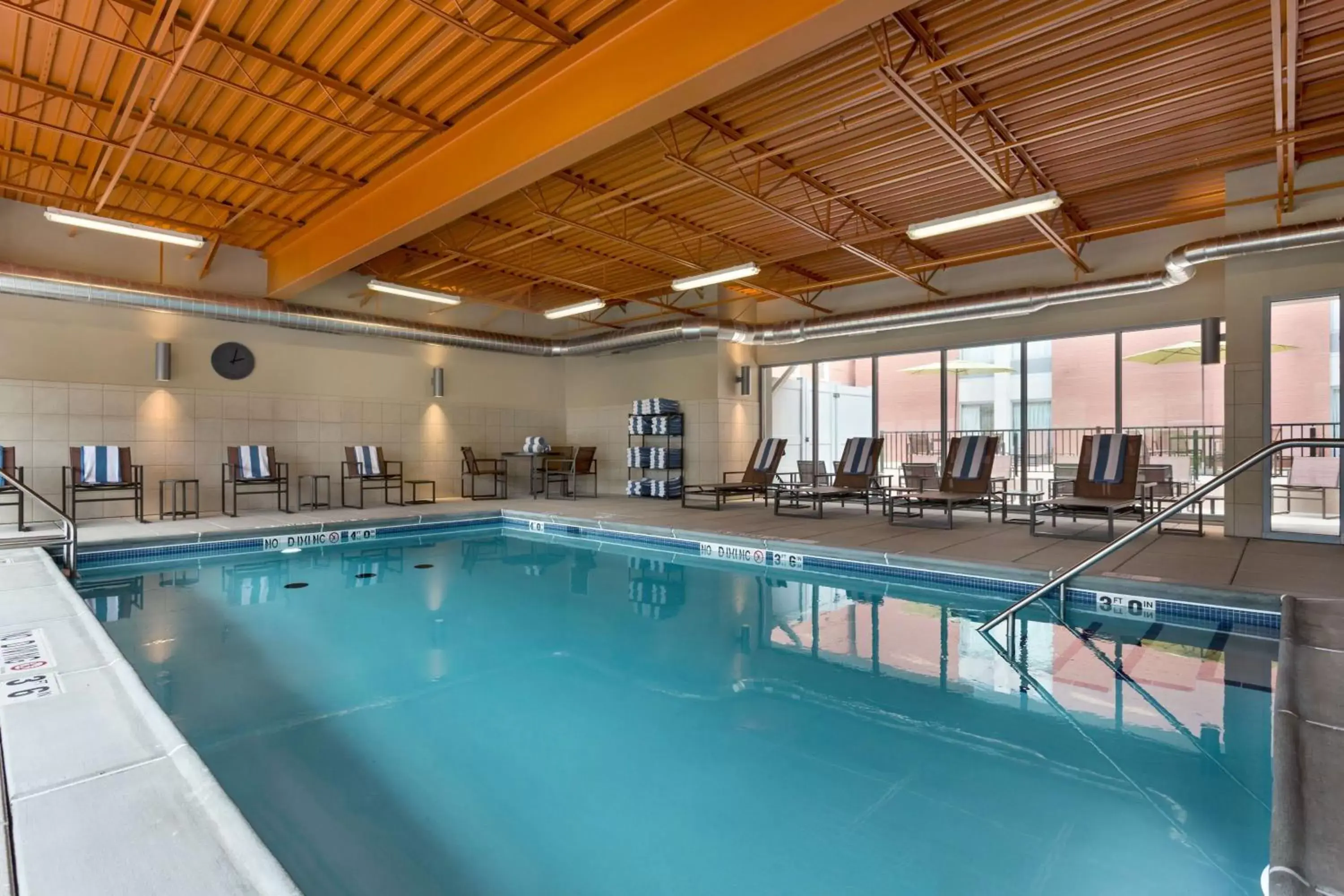 Pool view, Swimming Pool in Hampton Inn and Suites Clayton/St. Louis-Galleria Area