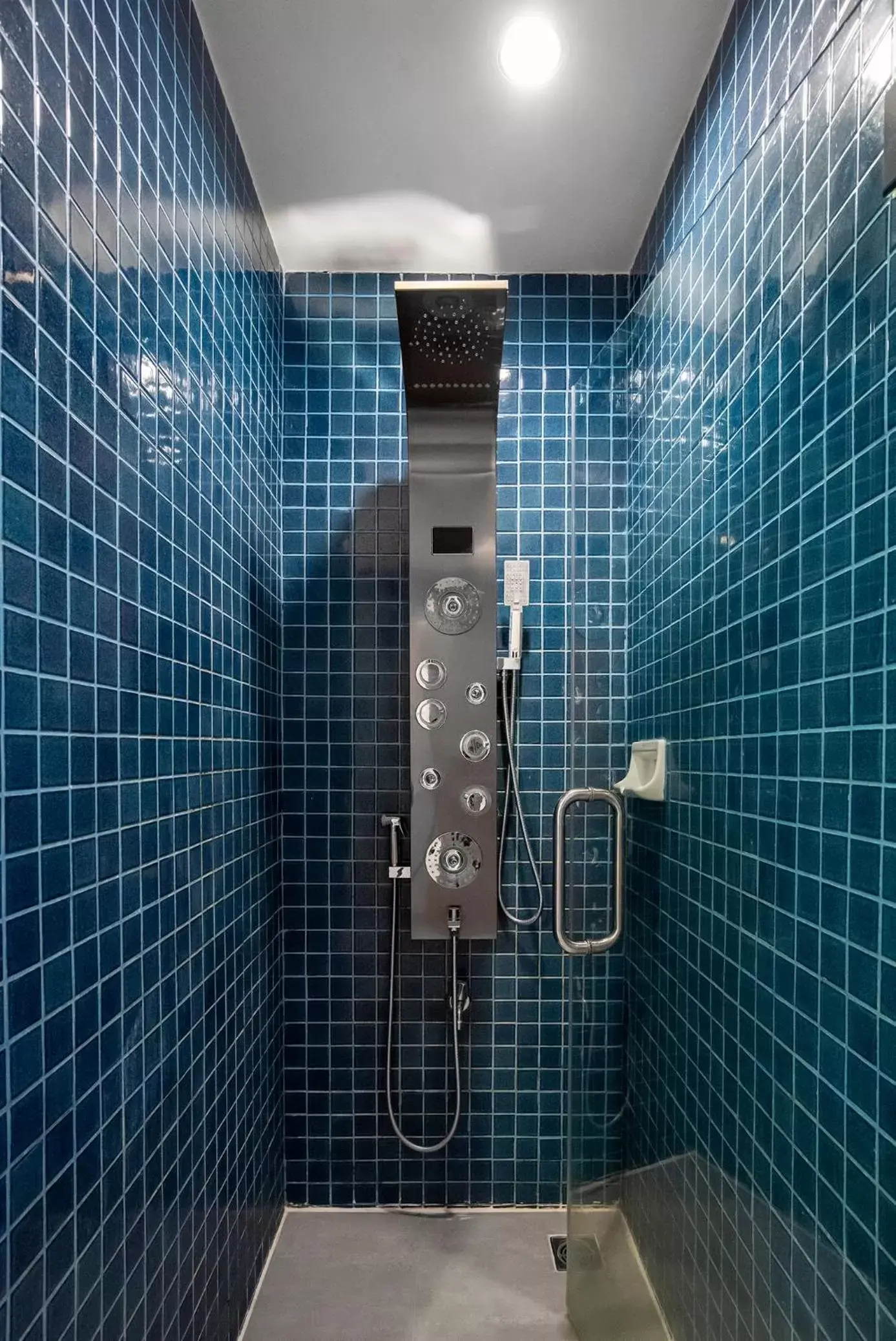 Shower, Bathroom in Benviar Tonson Residence