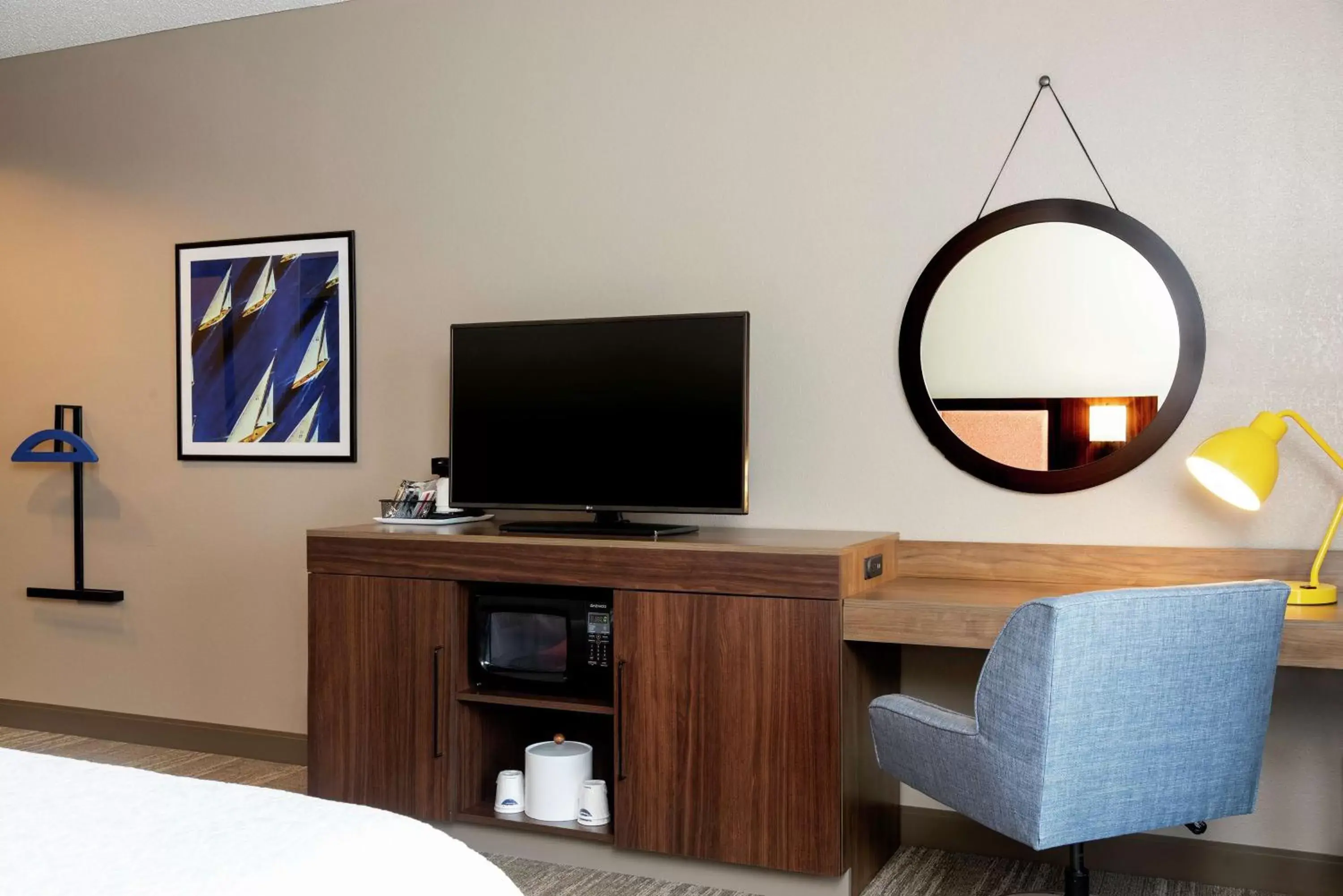 Bedroom, TV/Entertainment Center in Hampton Inn Warsaw