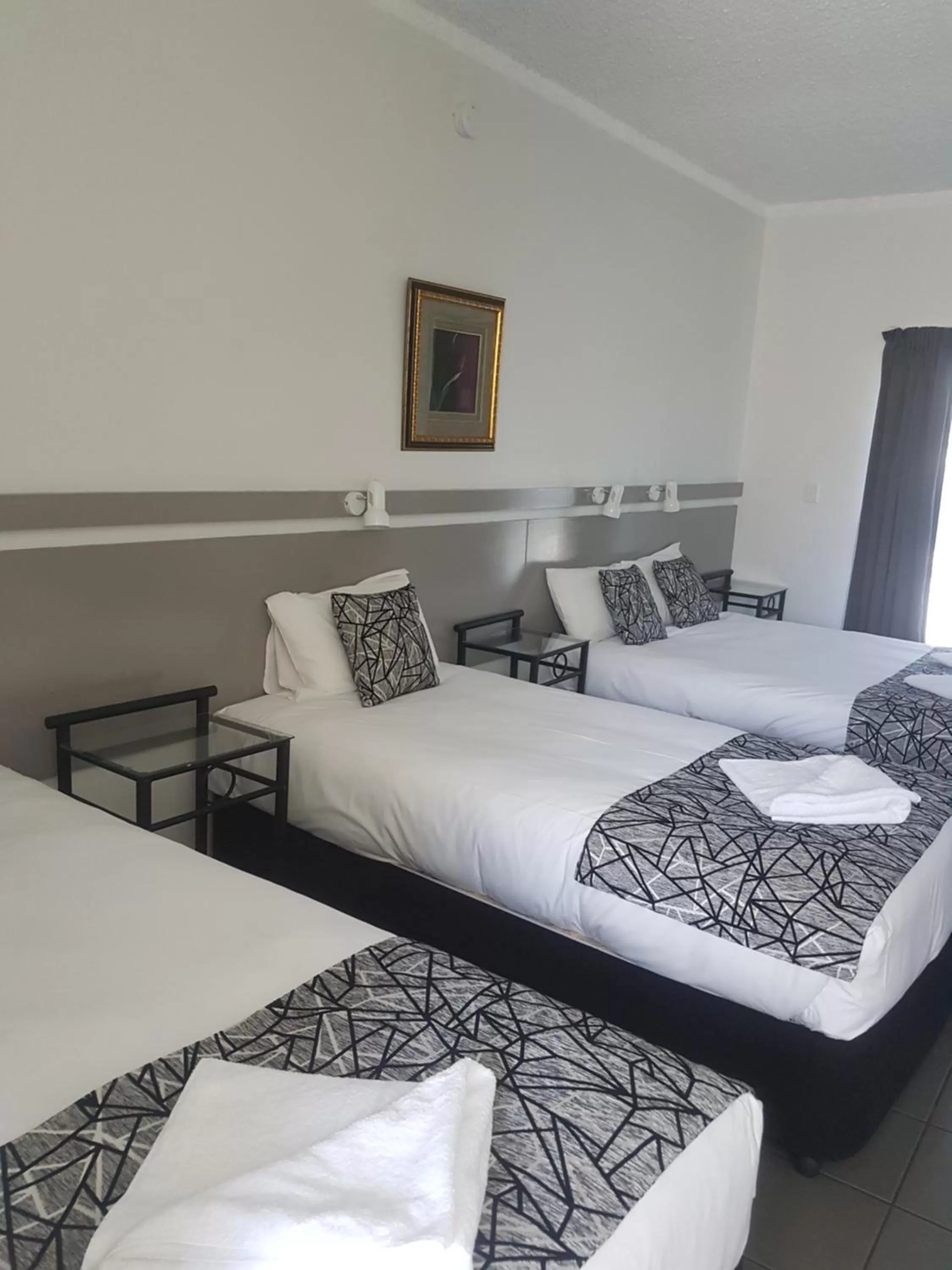 Bed in Park Drive Motel