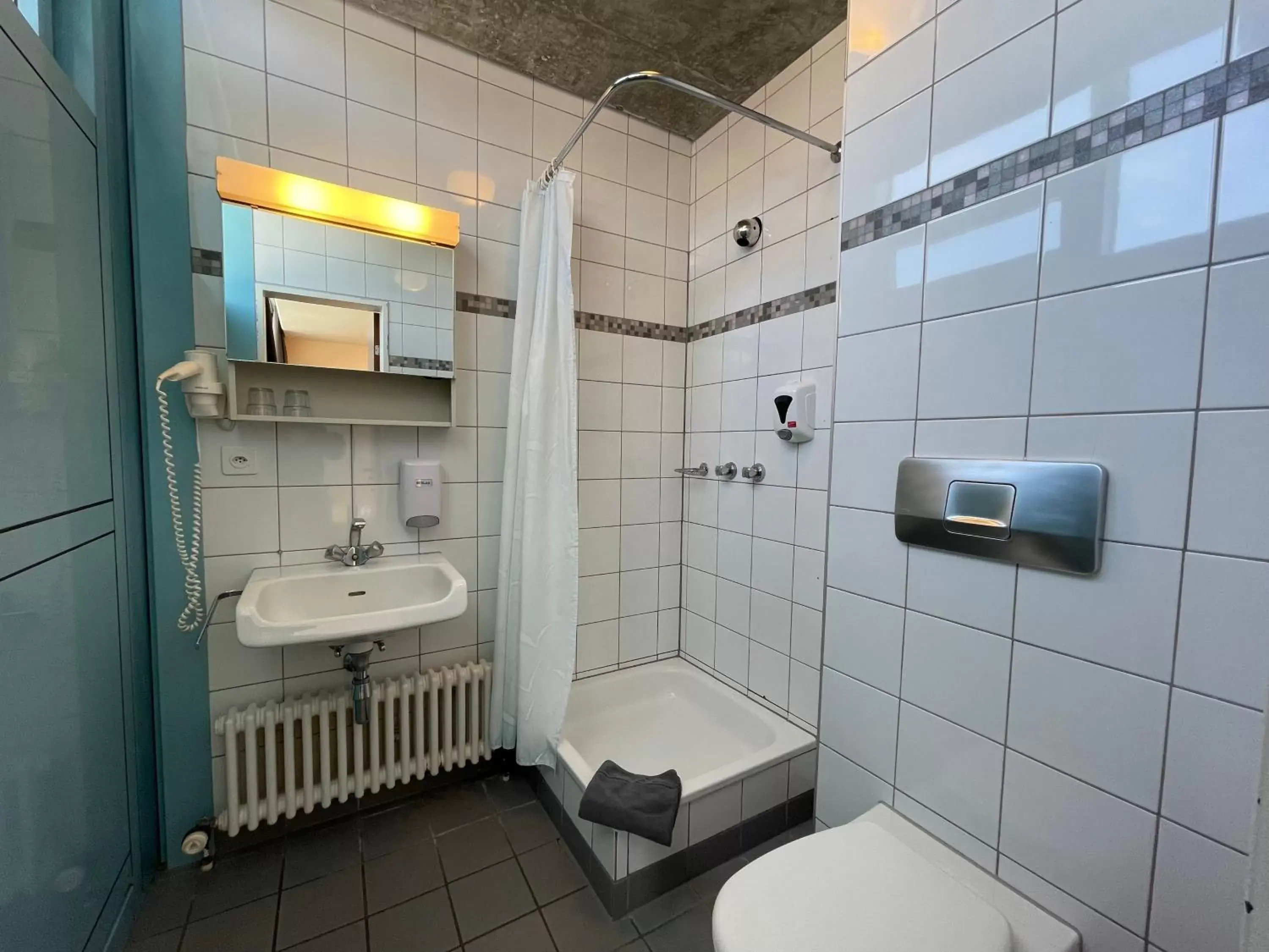 Bathroom in Geneva Hostel