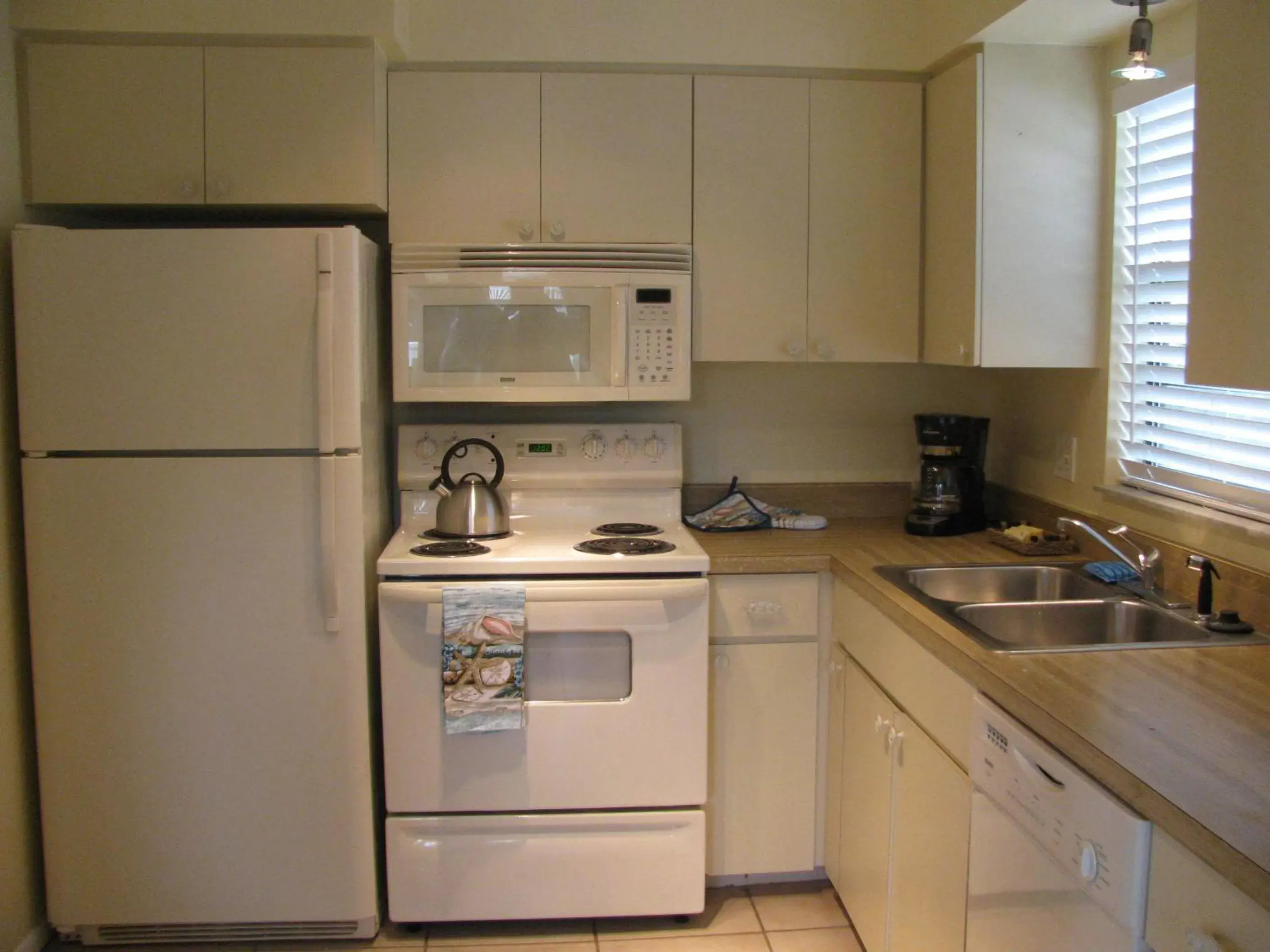 Kitchen or kitchenette, Kitchen/Kitchenette in Queens Gate Resort