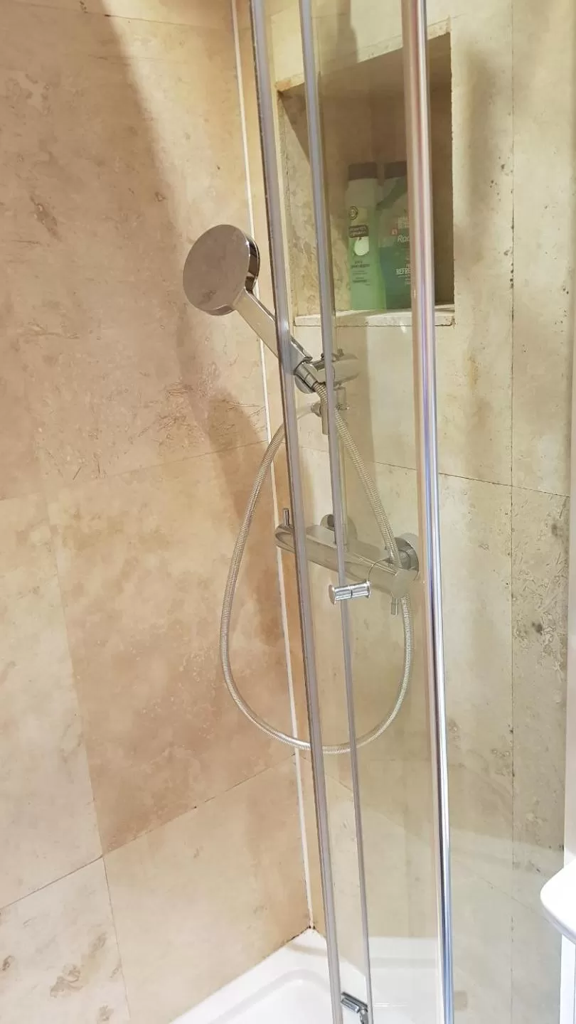 Bathroom in Hour Glass Hotel