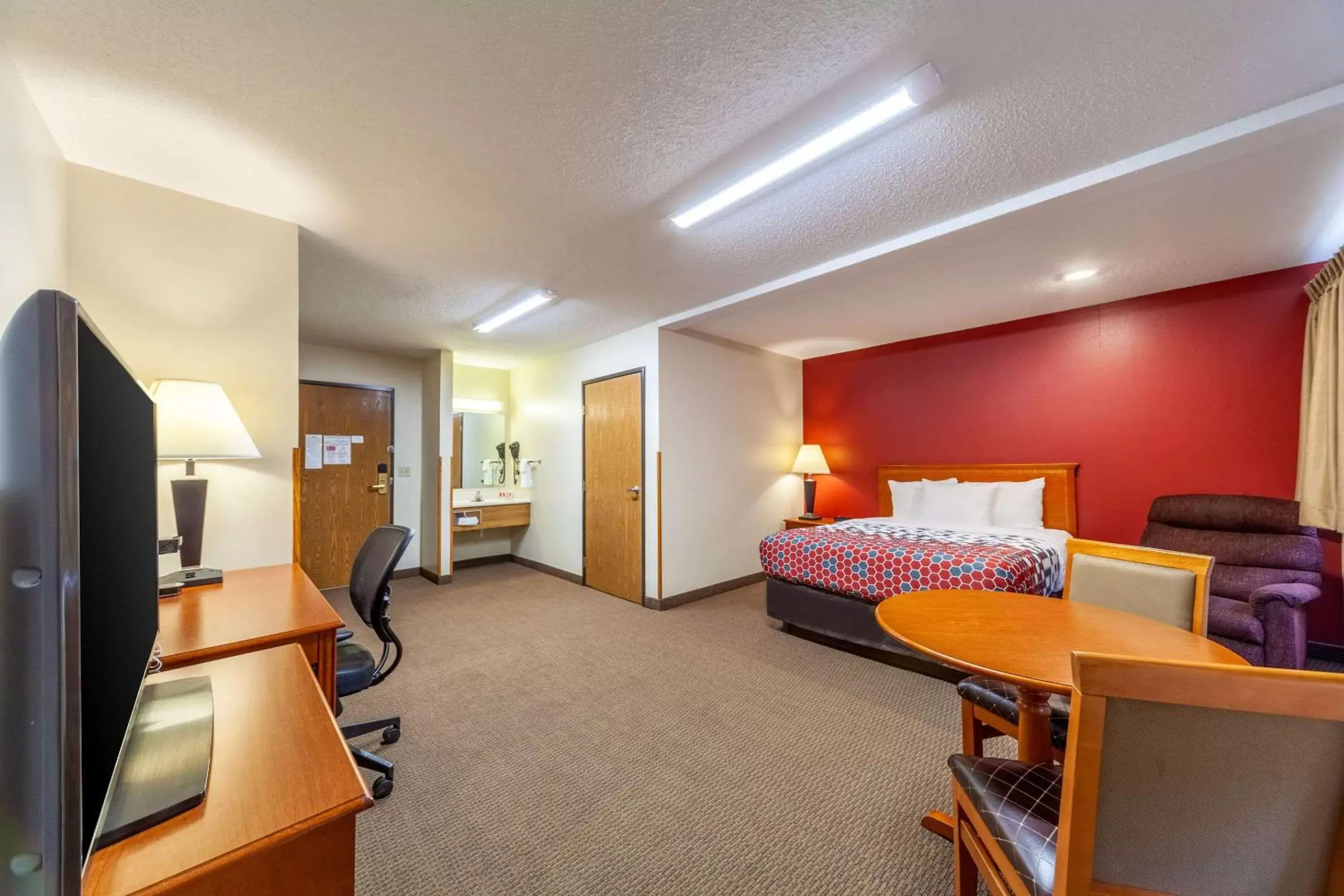 Photo of the whole room in Econo Lodge