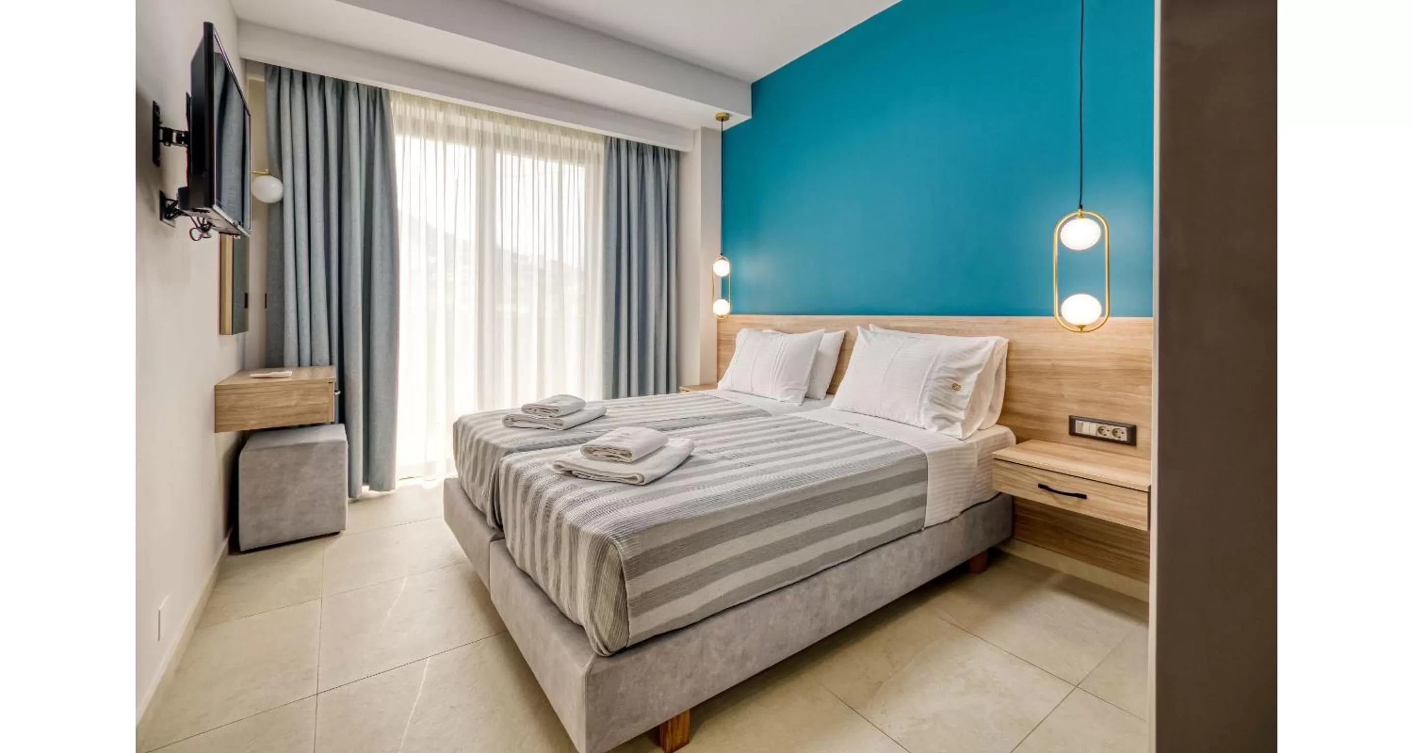 Bedroom, Bed in Sapphire Horizon Suites