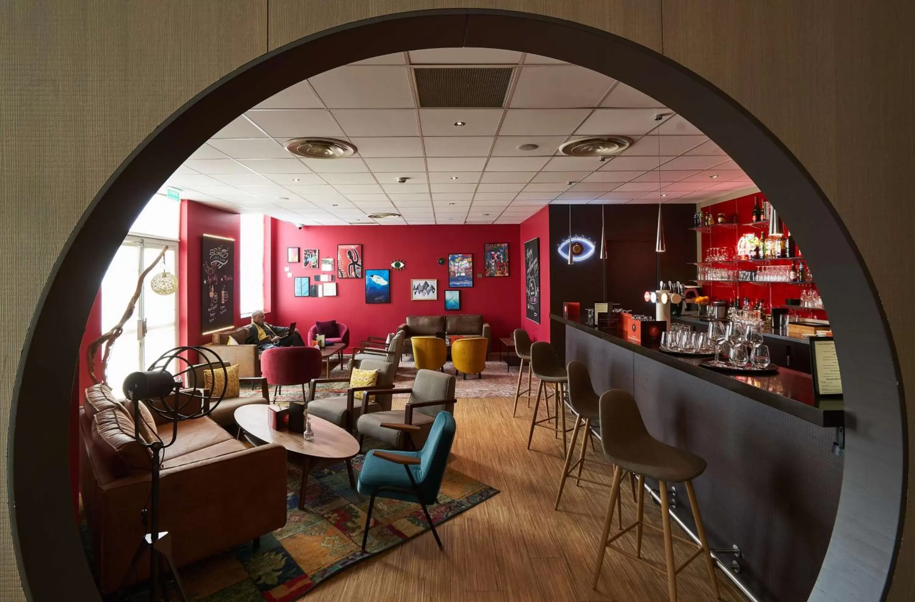 Lounge or bar, Restaurant/Places to Eat in Best Western Plus Paris Saclay (ex: Val de Bièvre)