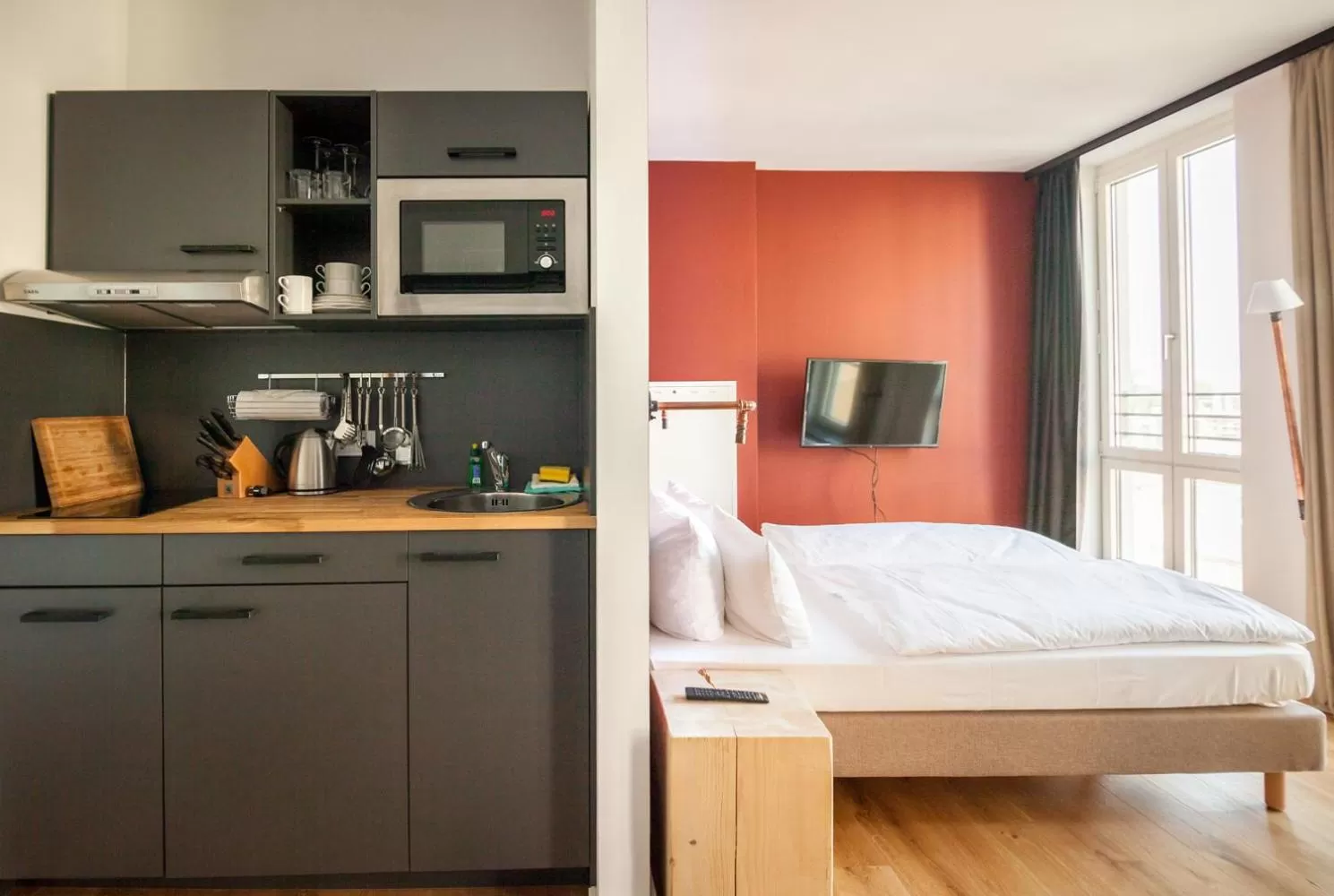 Kitchen or kitchenette, Bed in Felix Suiten am Zwinger