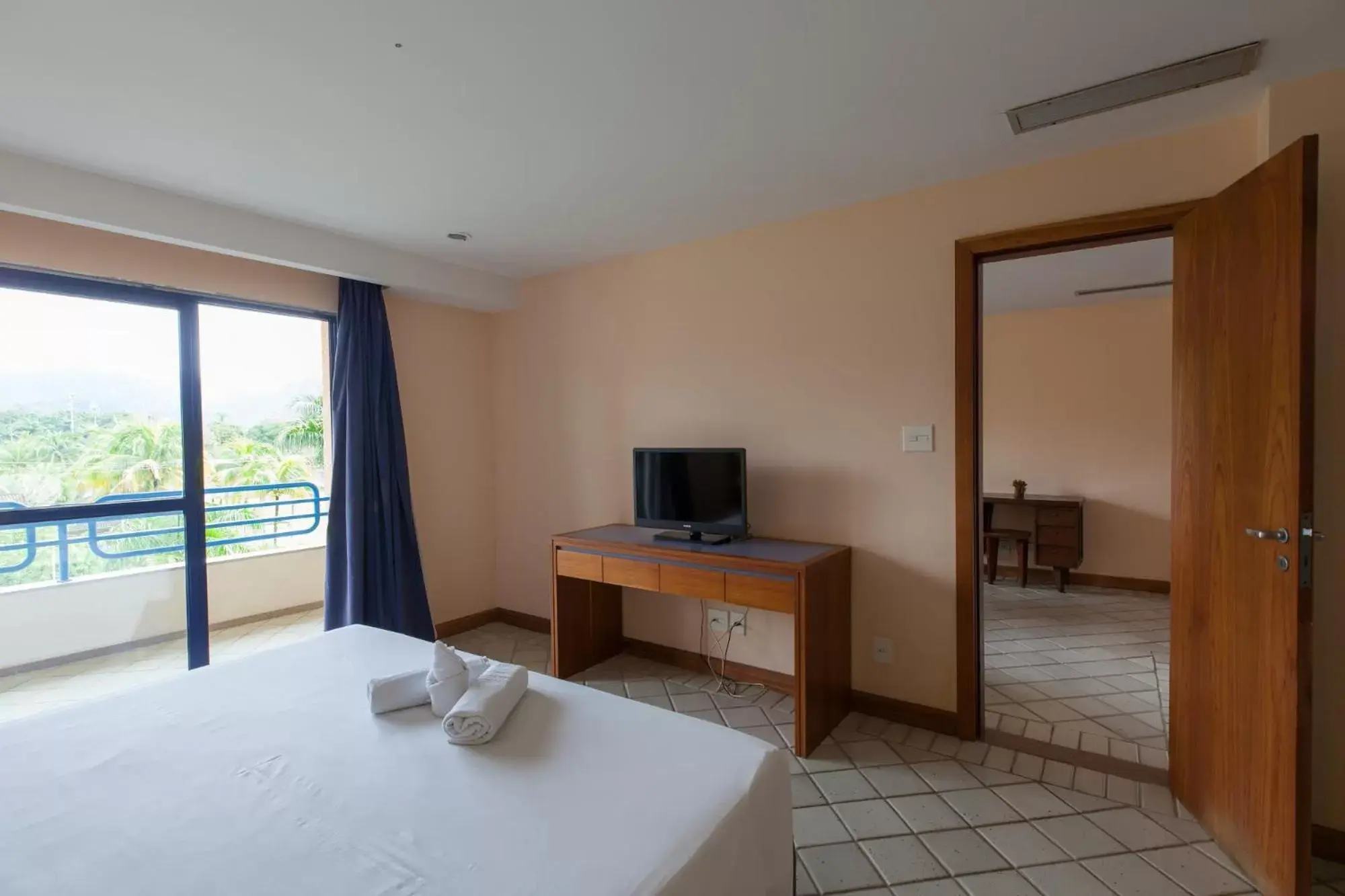 Bedroom, TV/Entertainment Center in Samba Angra dos Reis