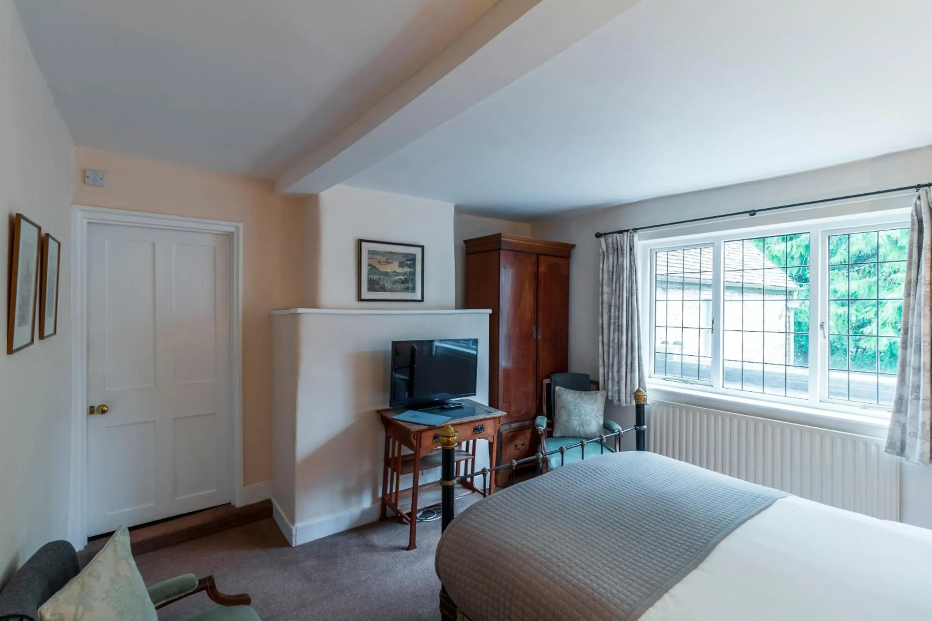 Bedroom, Seating Area in Spread Eagle Inn