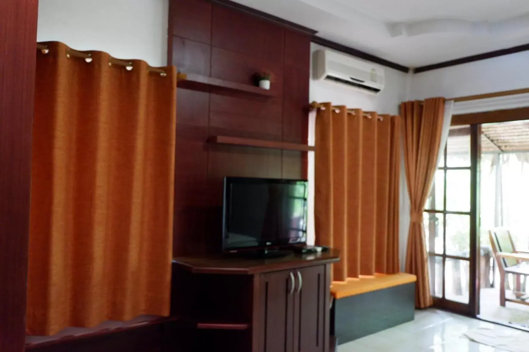 Photo of the whole room, TV/Entertainment Center in Vipa Tropical Resort