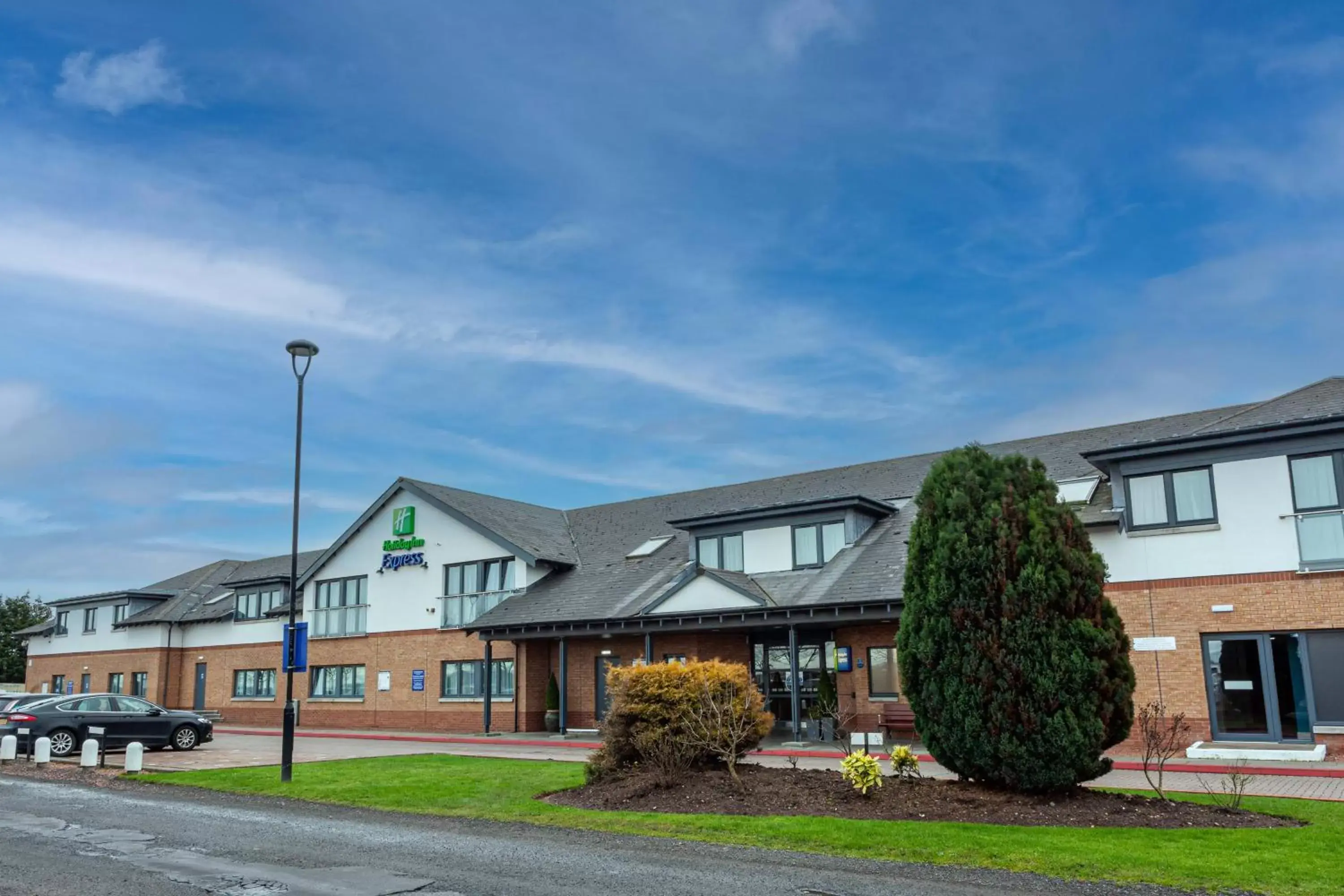 Property Building in Holiday Inn Express Edinburgh Airport, an IHG Hotel