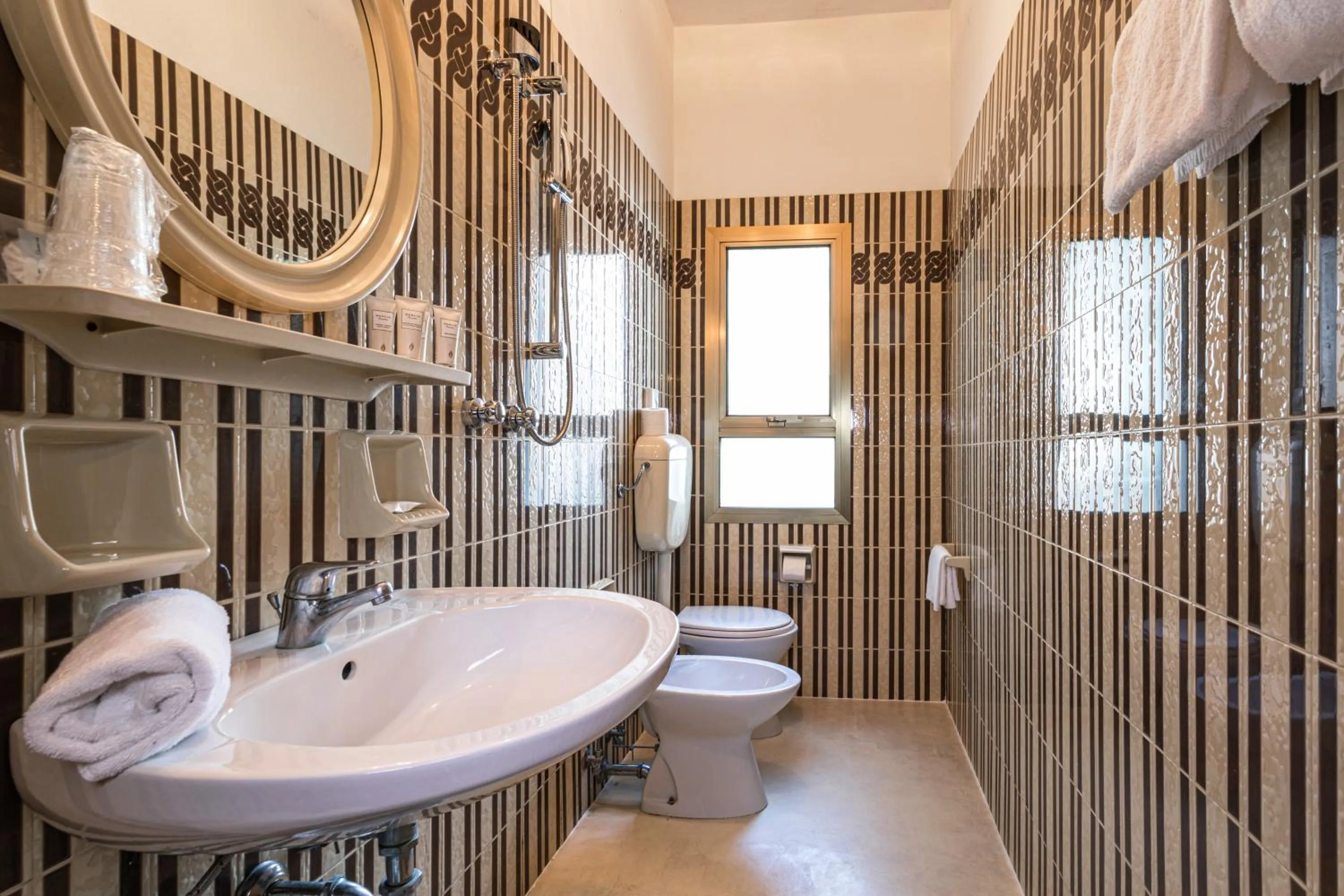 Shower in Hotel Diana