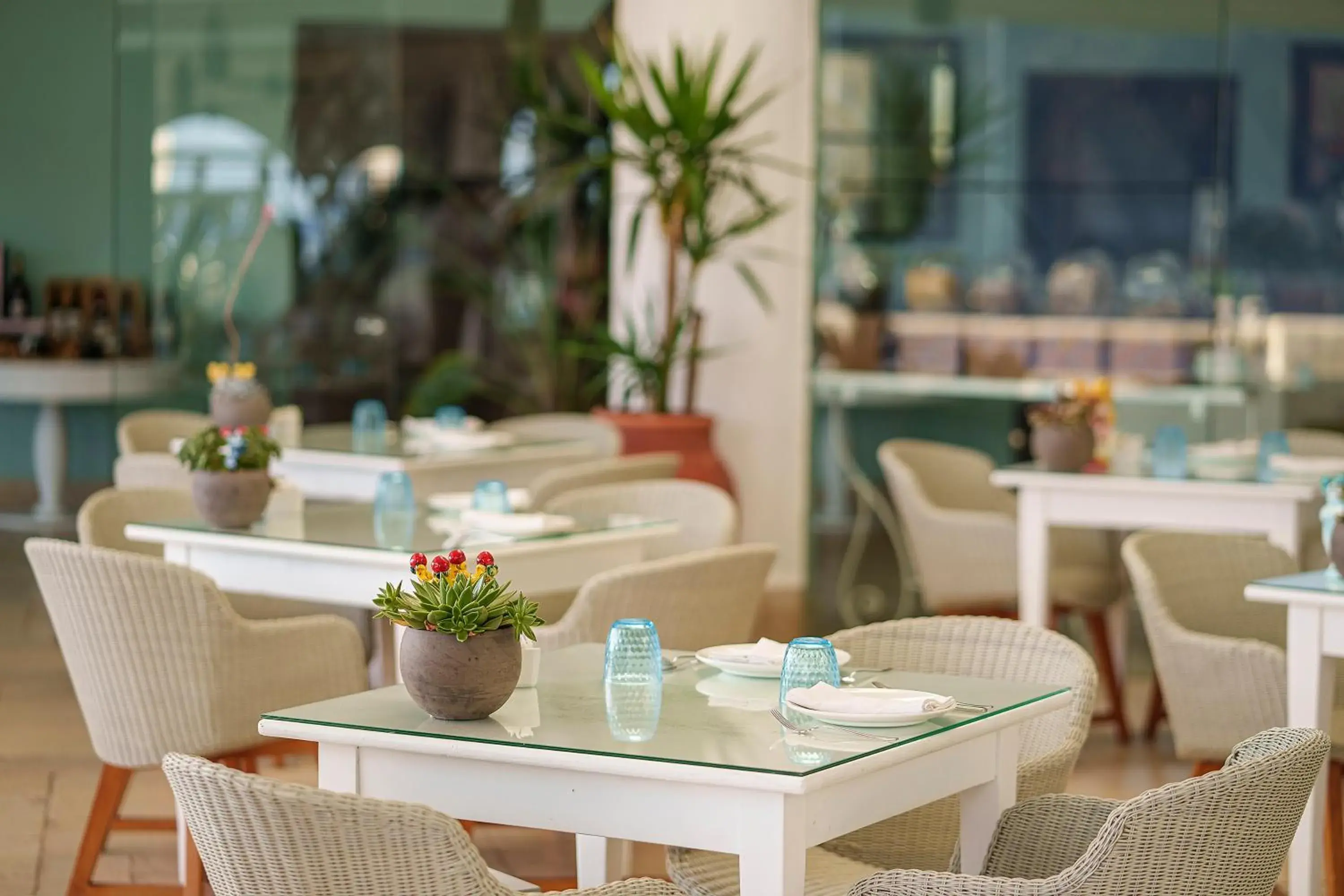 Restaurant/Places to Eat in Therasia Resort Sea and SPA