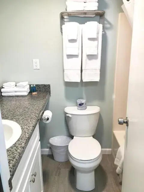Bathroom in Ocean Plaza Motel
