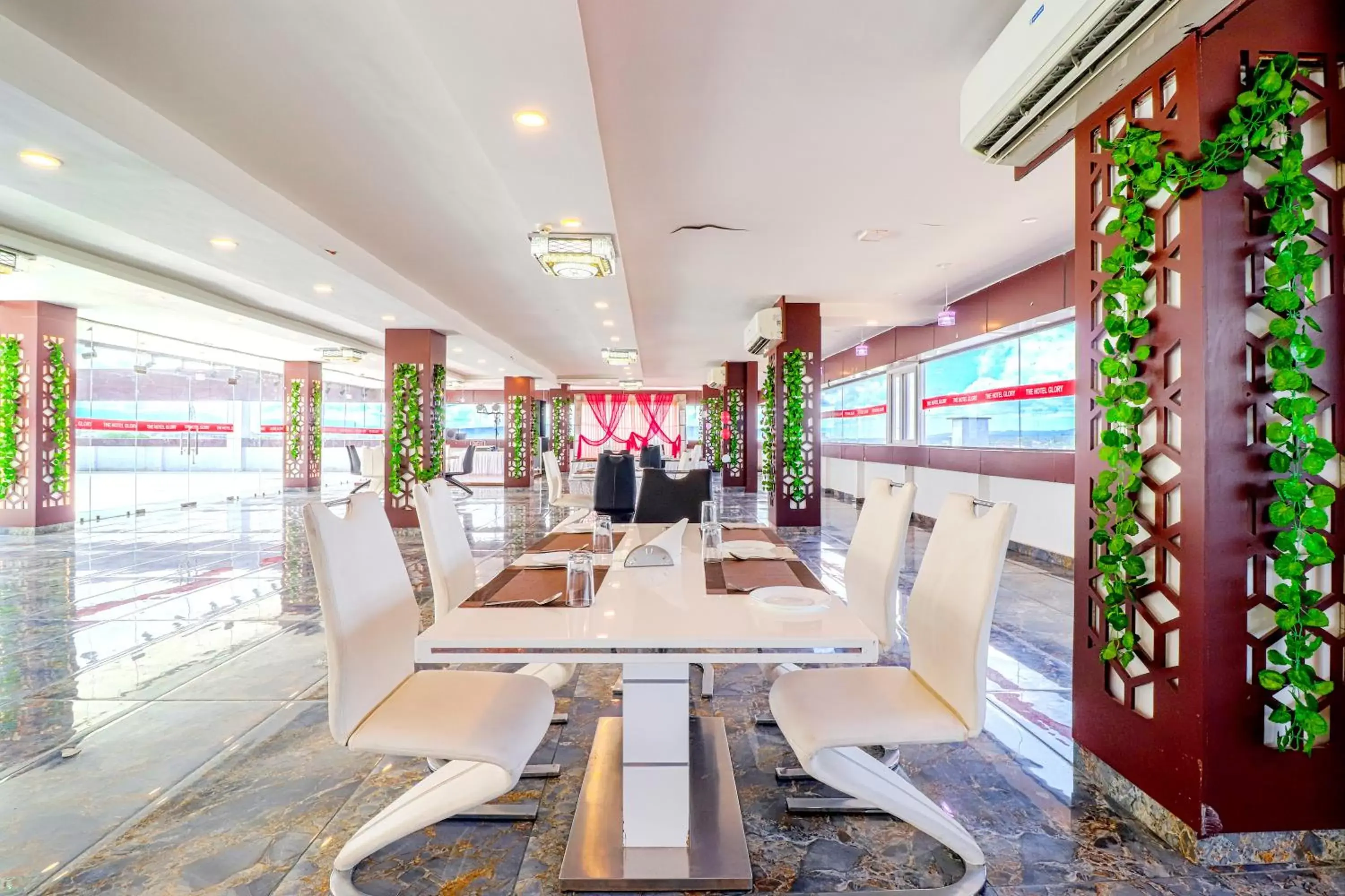 Restaurant/places to eat in The Glory Hotel Restaurant/places to eat in The Glory Hotel