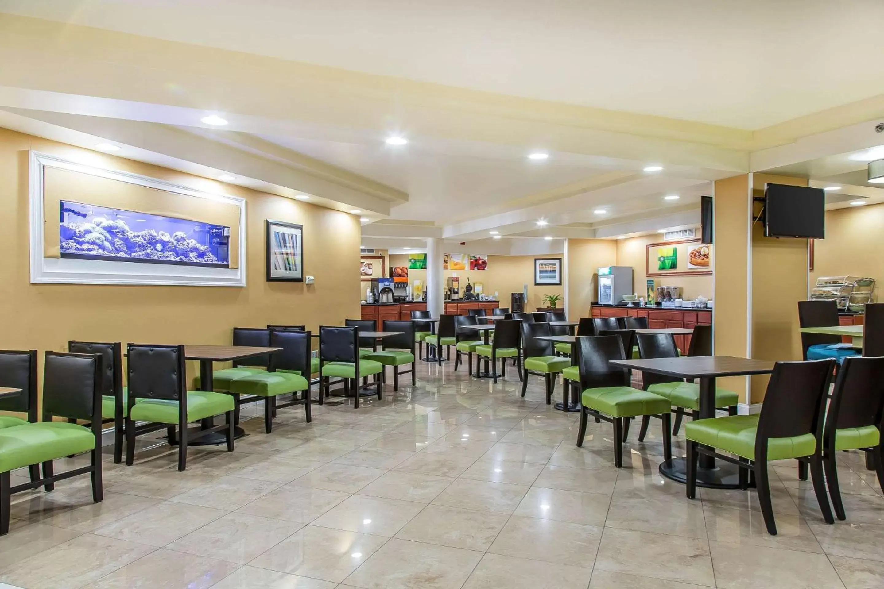 Restaurant/Places to Eat in Quality Inn & Suites Middletown - Newport