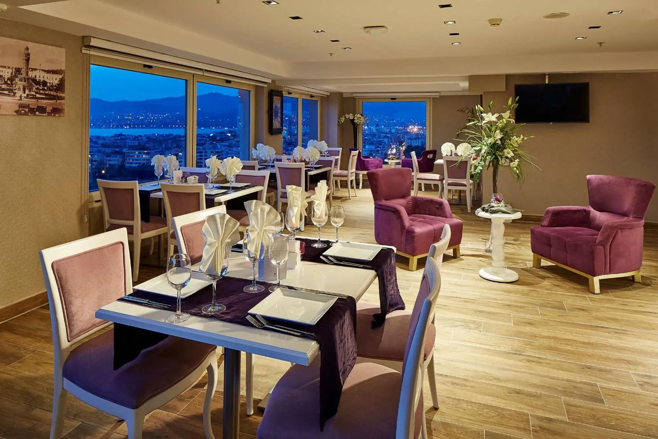 Restaurant/Places to Eat in DoubleTree By Hilton Hotel Izmir - Alsancak