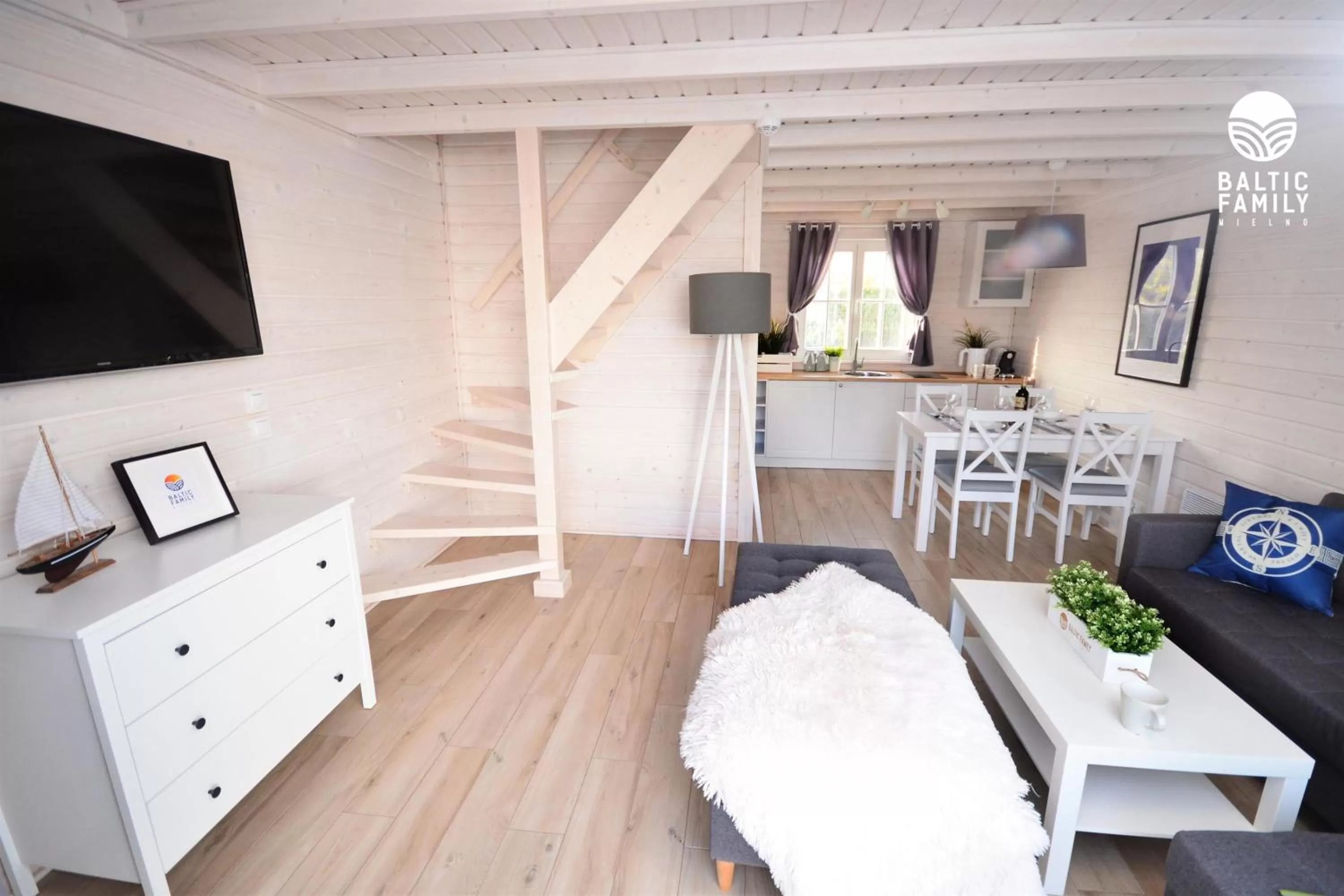 Living room, TV/Entertainment Center in Baltic Family - domki całoroczne nad morzem basen kidsclub rowery