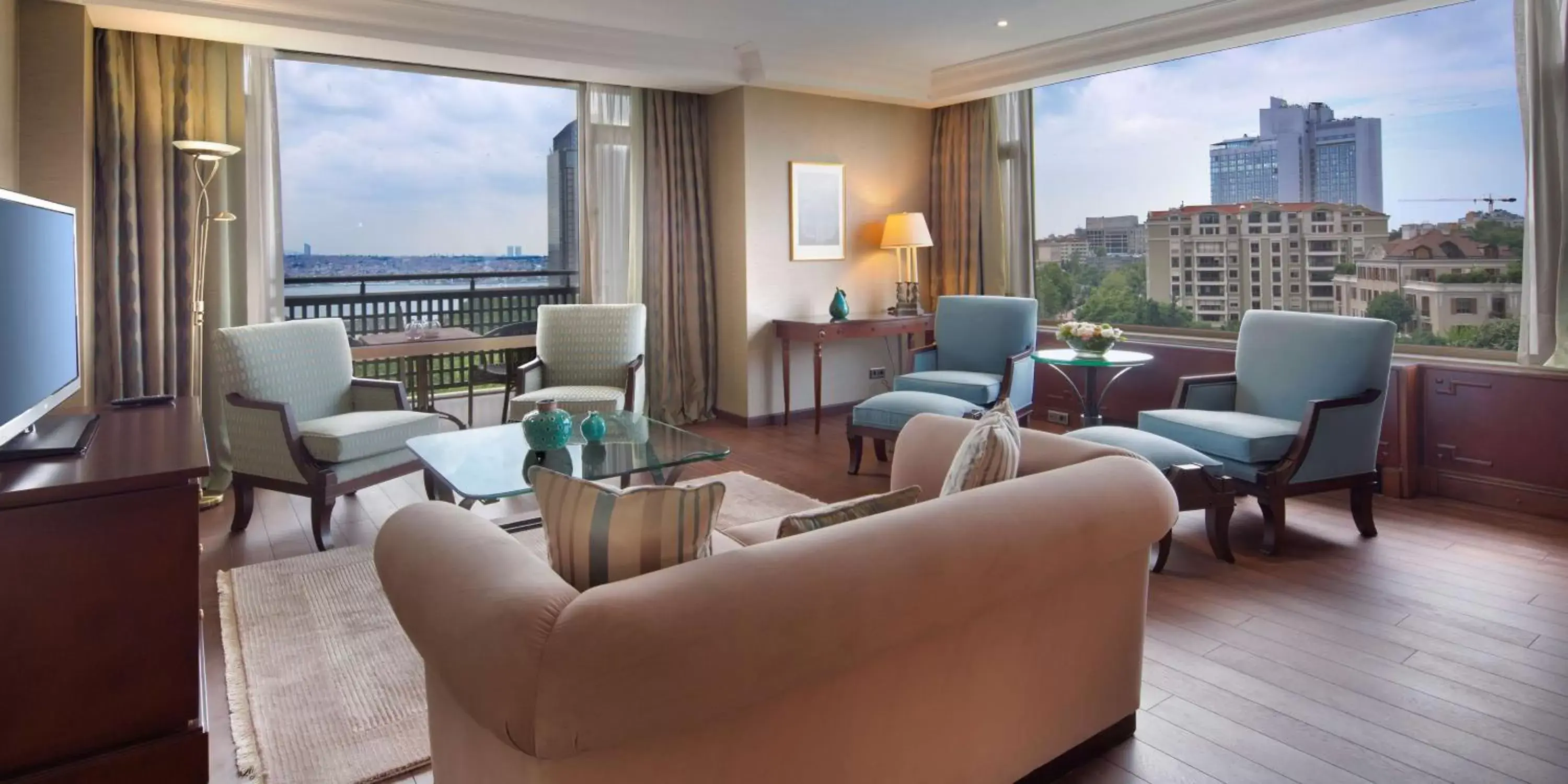 Living room in Hilton Istanbul Bosphorus
