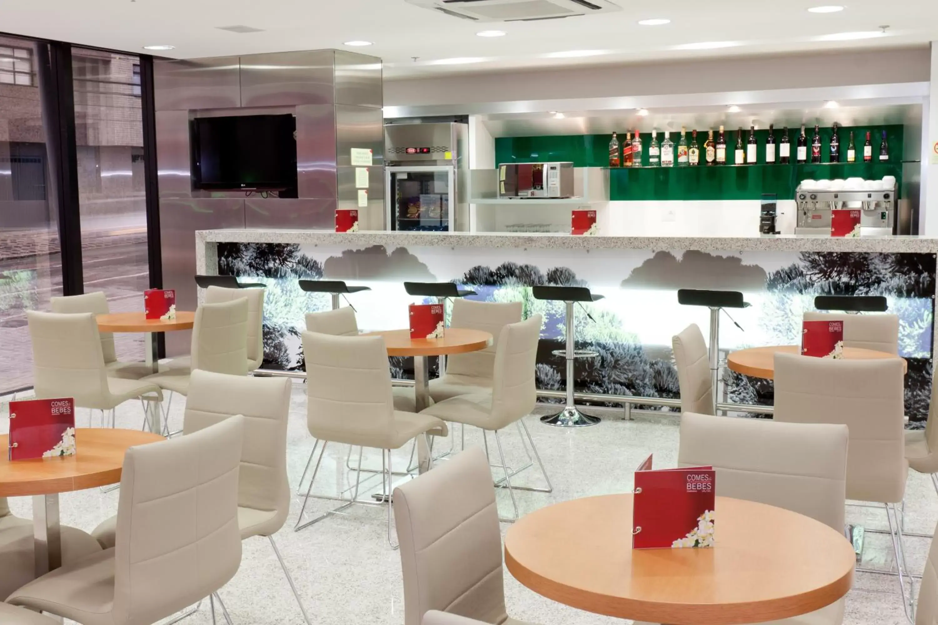 Restaurant/places to eat, Lounge/Bar in ibis Curitiba Shopping