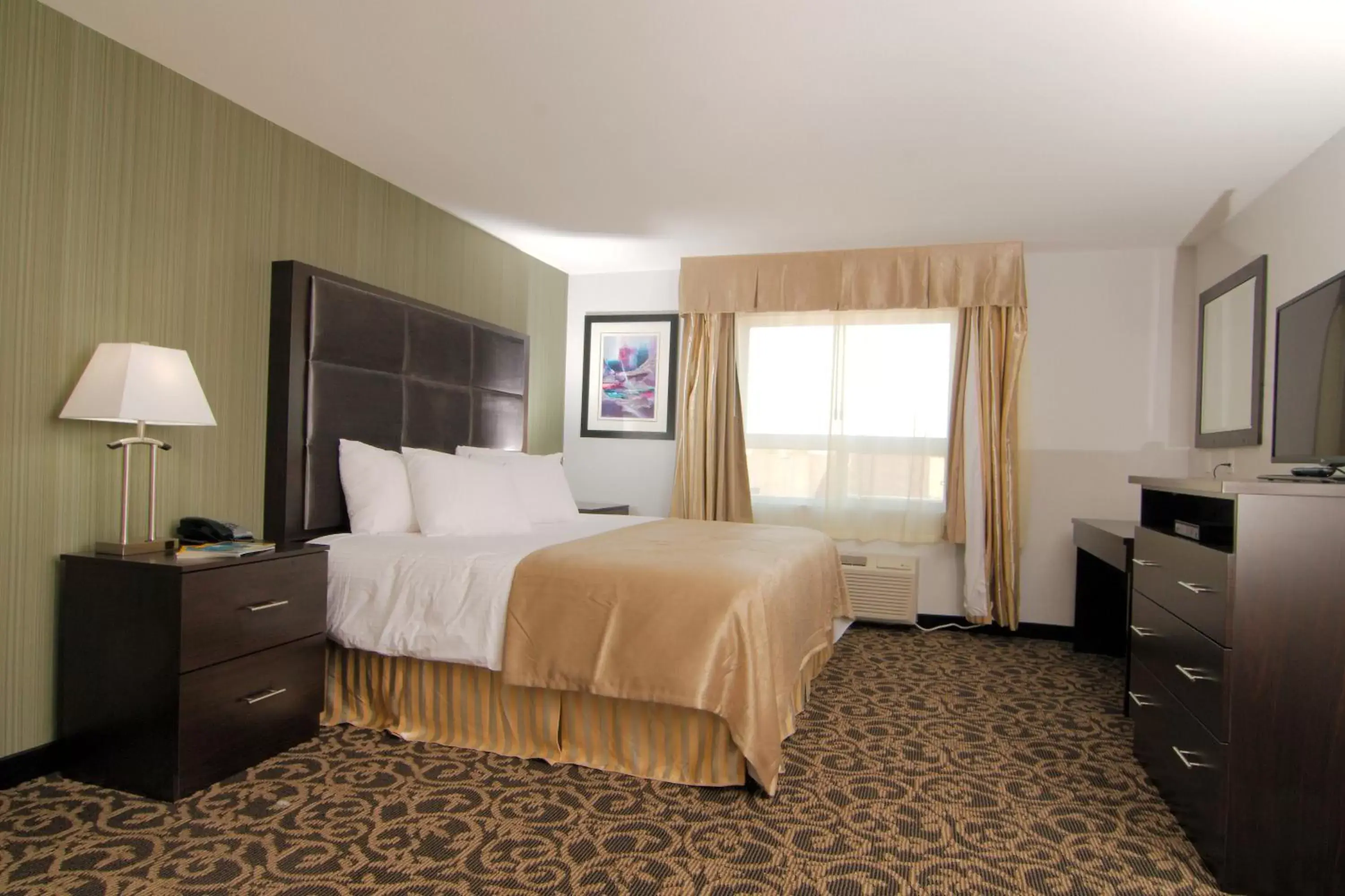 Bedroom, Bed in Paradise Inn and Suites Redwater