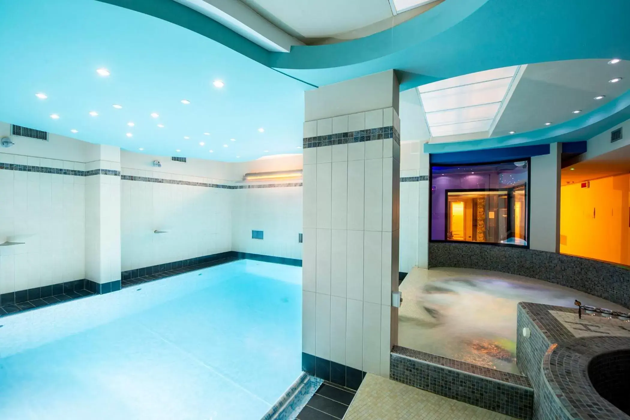Hot Tub, Swimming Pool in Hotel San Marco Fitness Pool & Spa