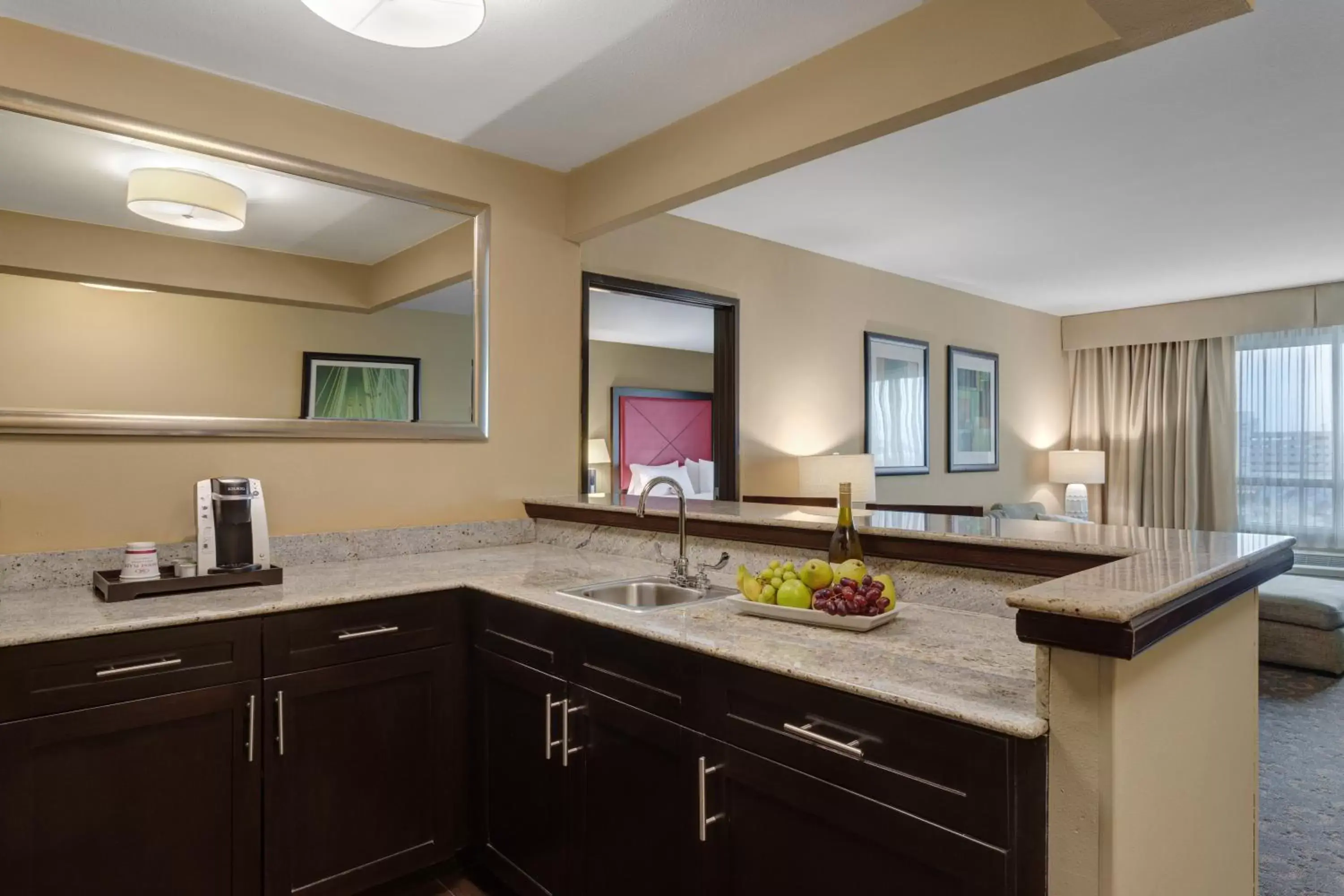 Photo of the whole room, Kitchen/Kitchenette in Crowne Plaza Houston Galleria Area, an IHG Hotel